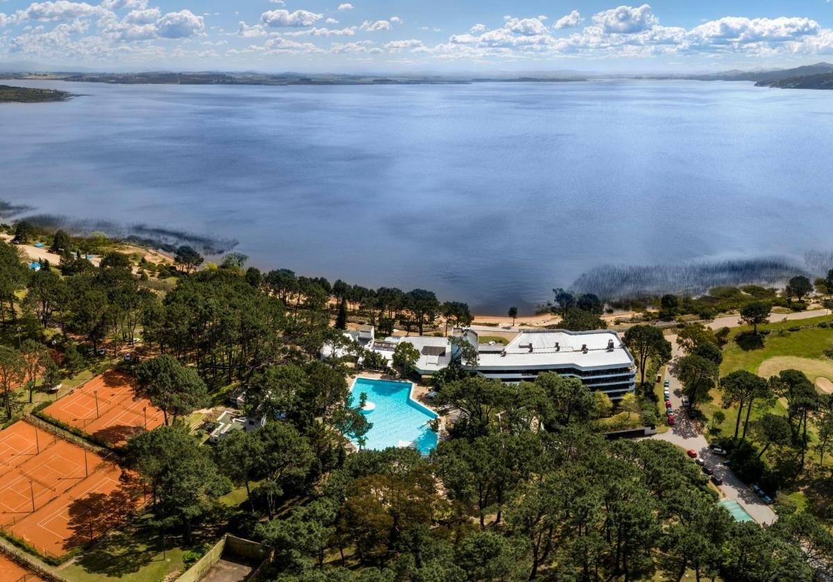 <p>Hotel del Lago Golf &amp; Art Resort</p>
