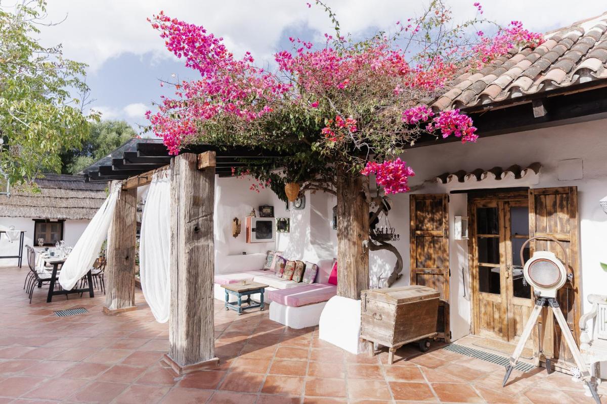 Boutique Hotel Rancho Los Lobos
