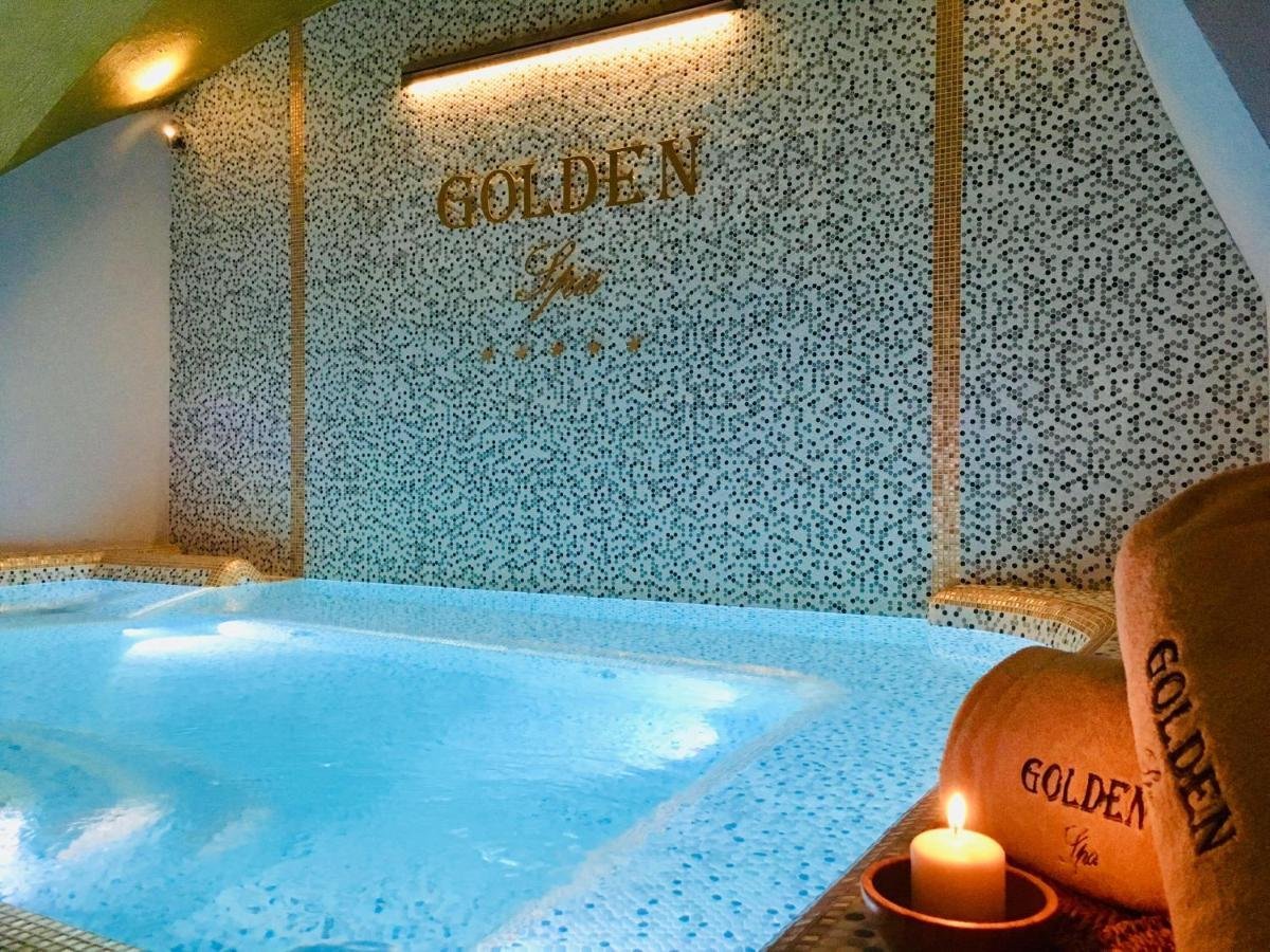 <p>Golden Tower Hotel &amp; Spa</p>
