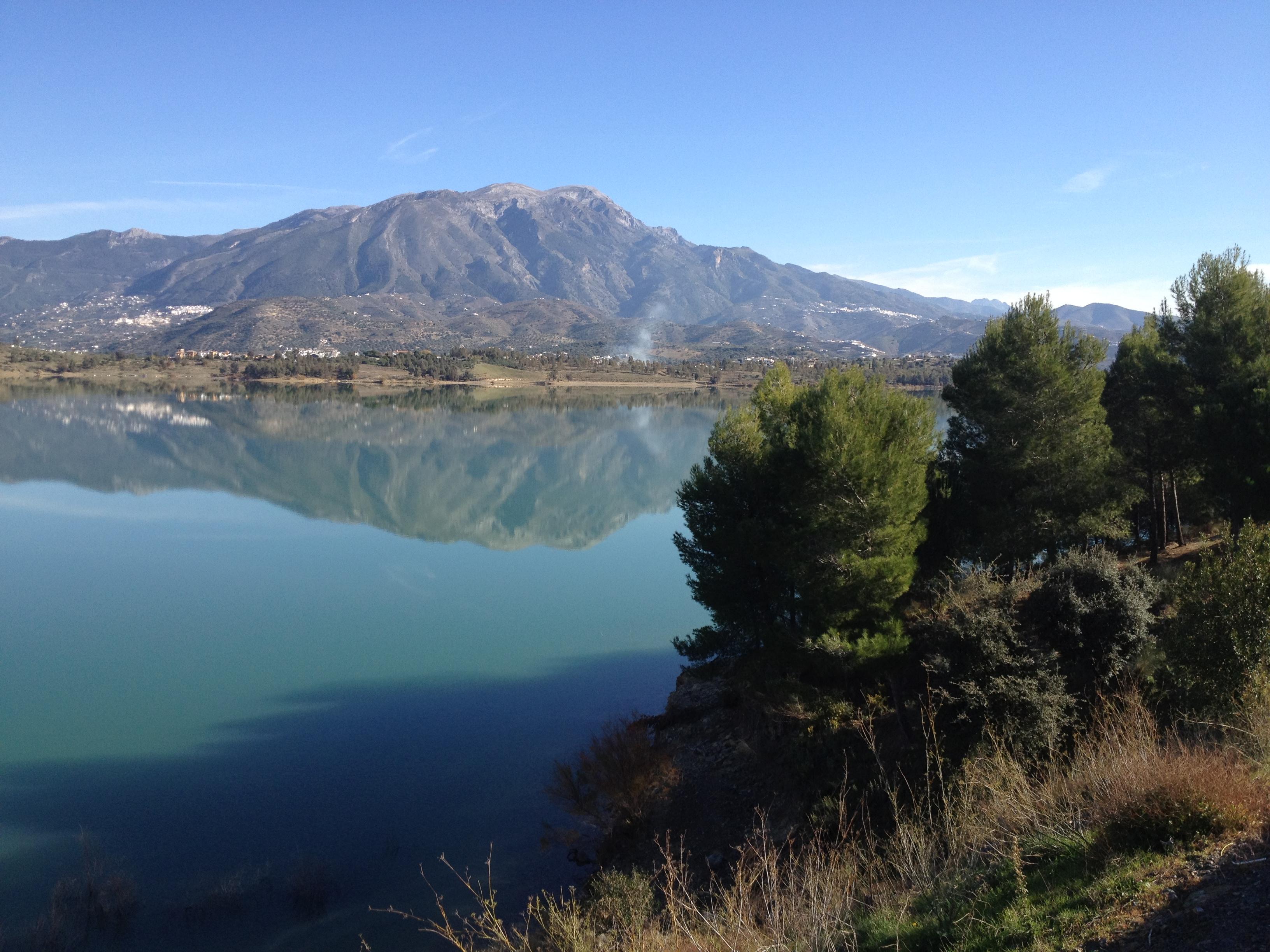 Pantano de la Viñuela, por Juan Garrido
