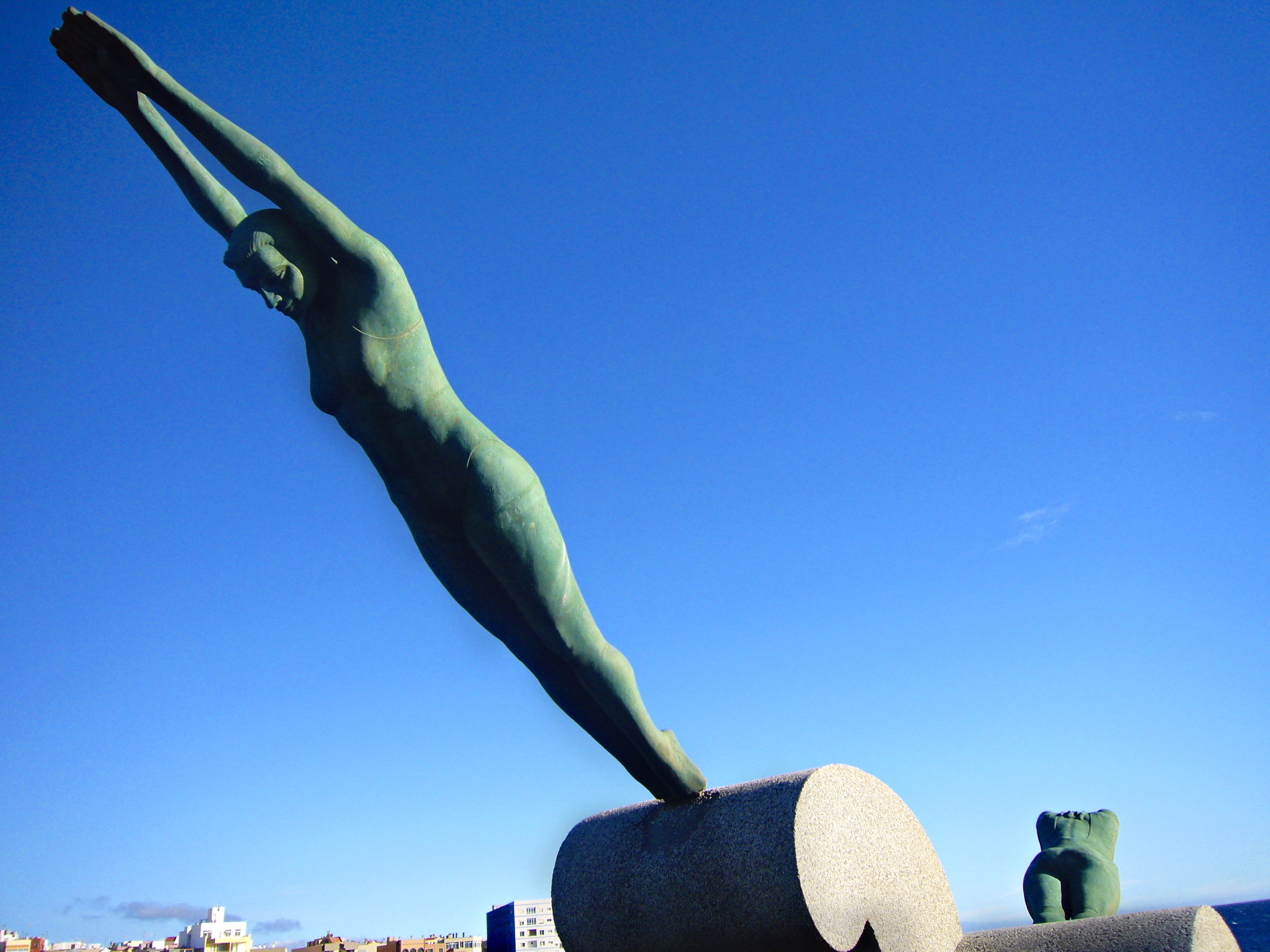 Monumento a las Nadadoras, por Rodrigo Nieto