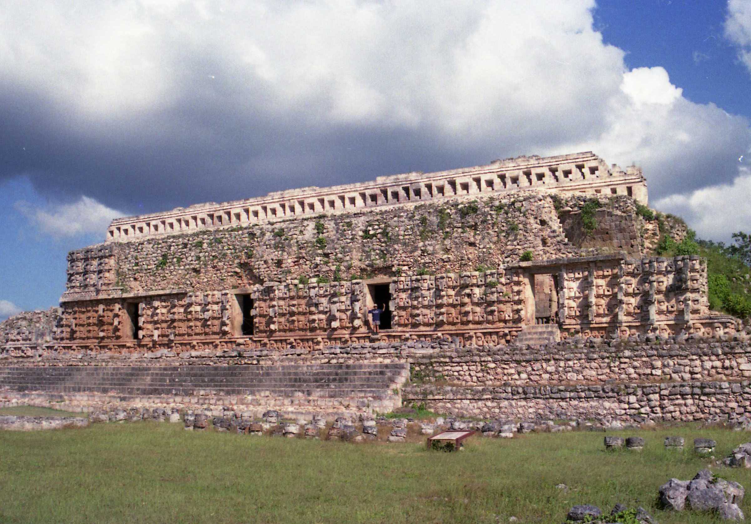 Ruinas de Kabah, por Héctor mibauldeblogs.com