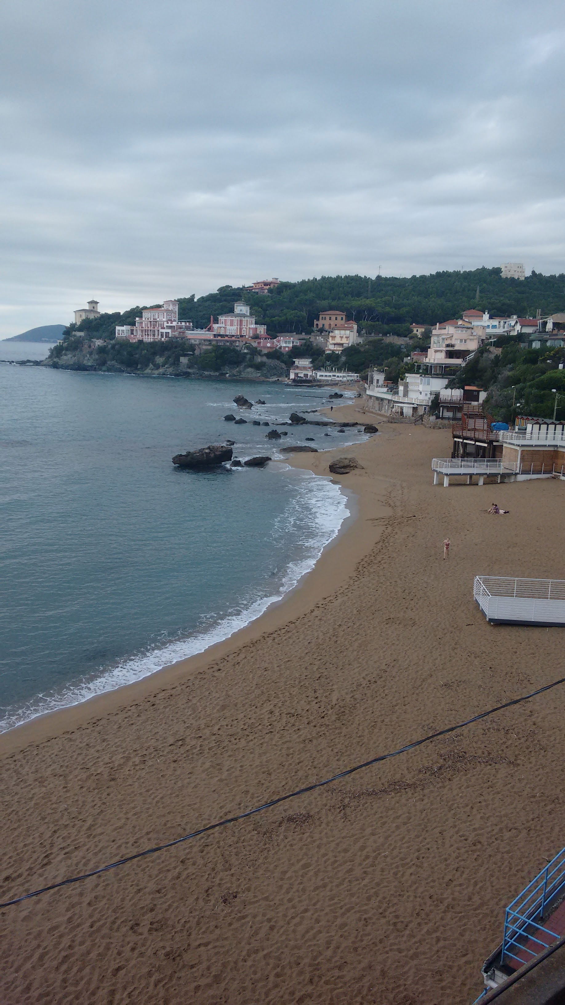 Praia de Castiglioncello, por Thais Santos