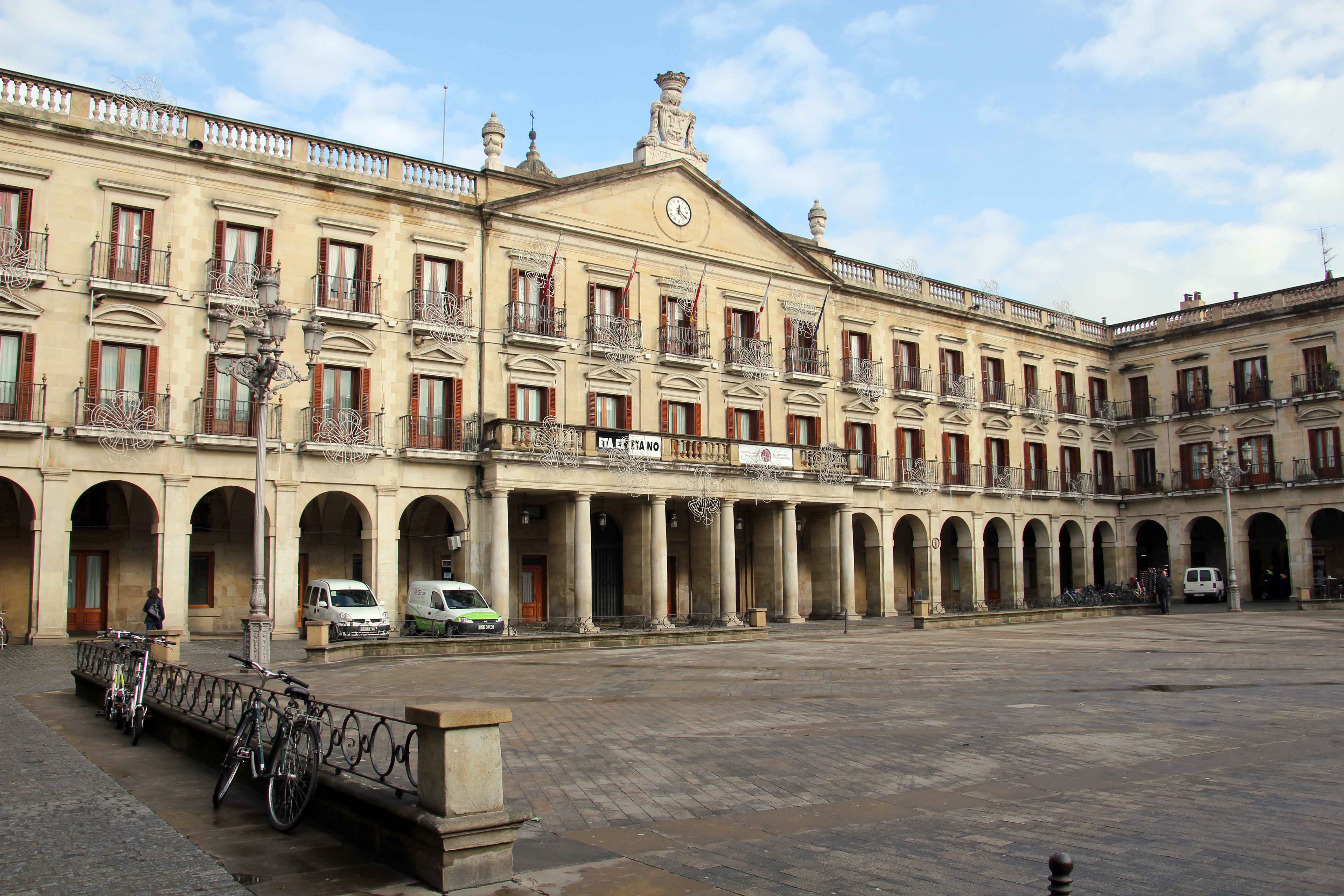 Plazas en Vitoria-Gasteiz: encantos y secretos por descubrir