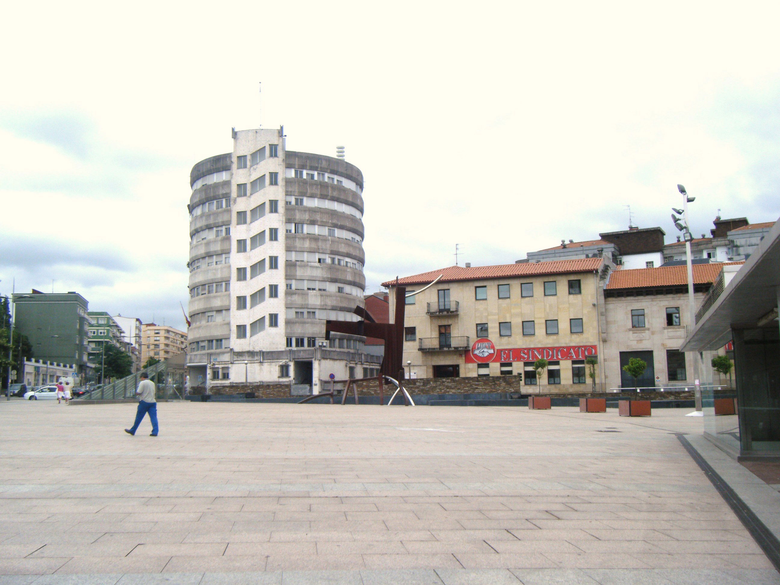 Descubre las plazas más emblemáticas de Torrelavega y su encanto