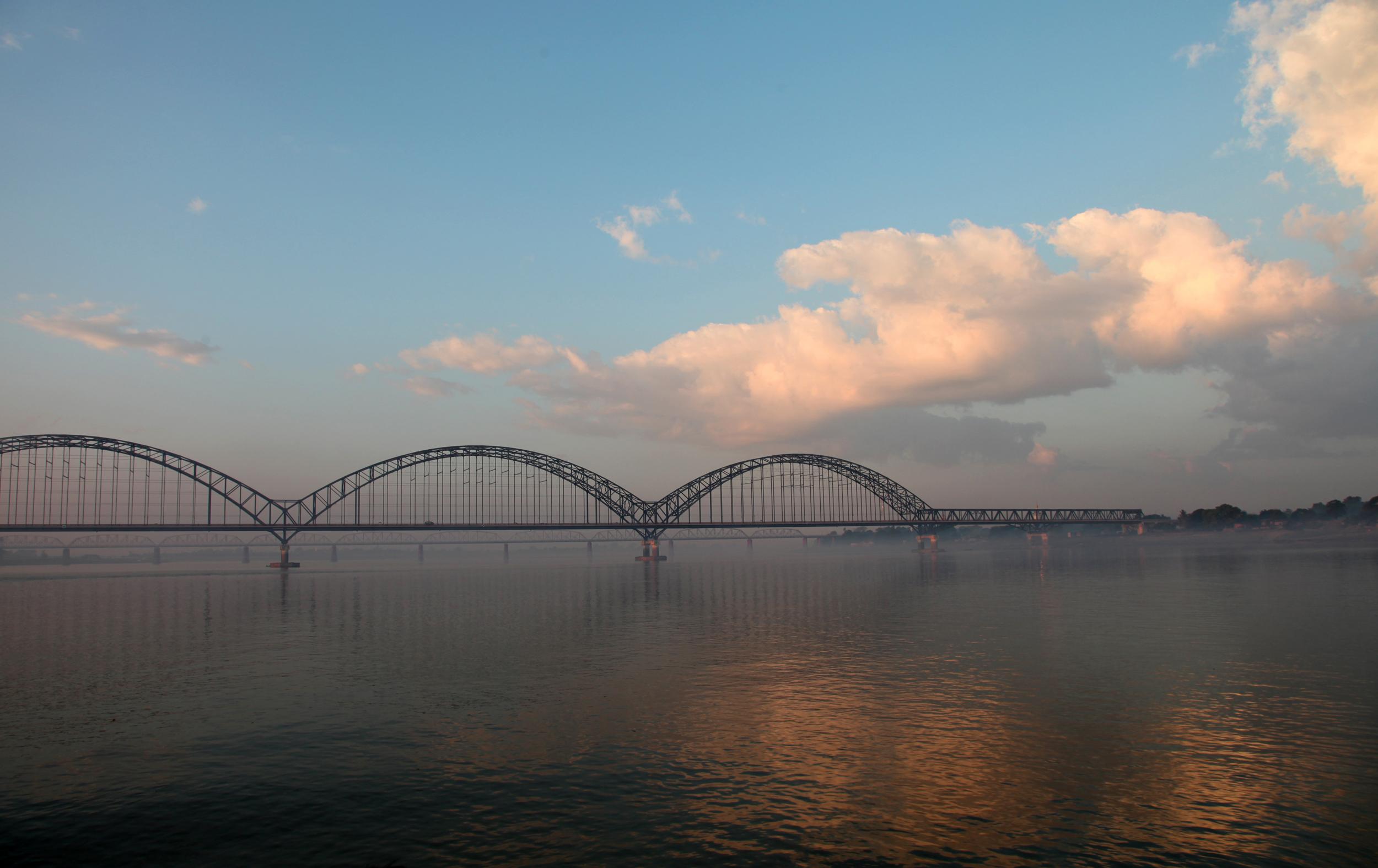 Yadabanon bridge, por GERARD DECQ