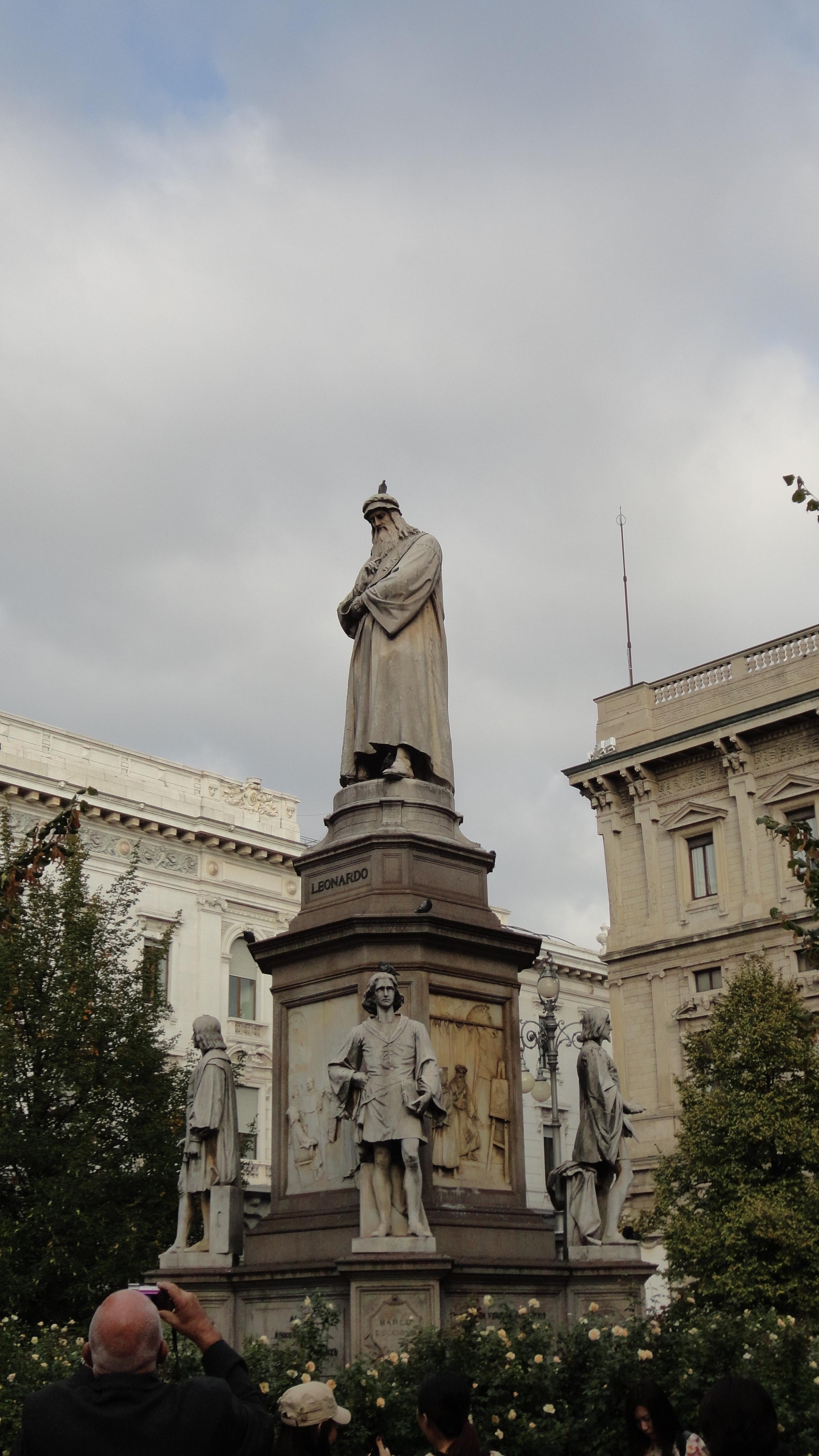 Estatuta de Leonardo Da Vinci, por Sandra