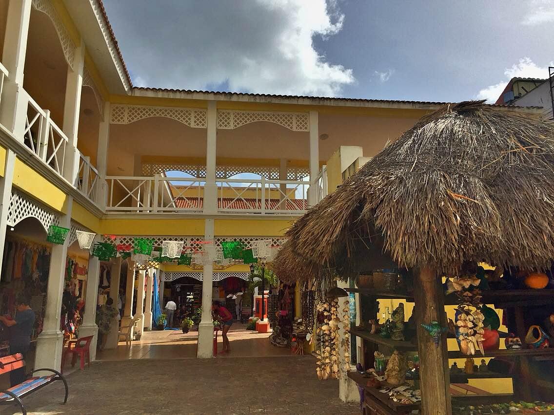 Mercado Plaza del Sol en Cozumel: 2 opiniones y 6 fotos