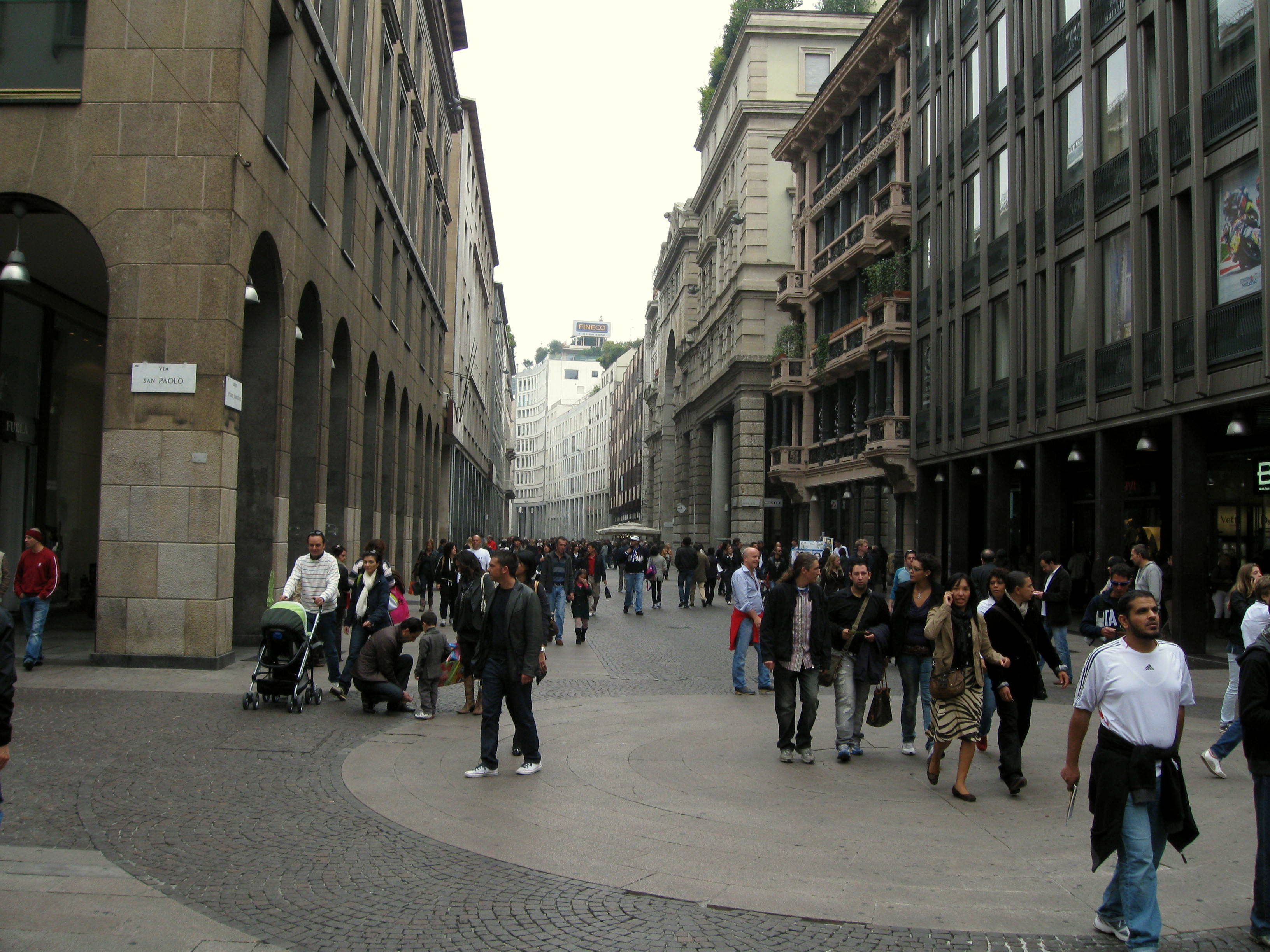 Calle Vittorio Emanuelle II, por Allan Robert P. J.