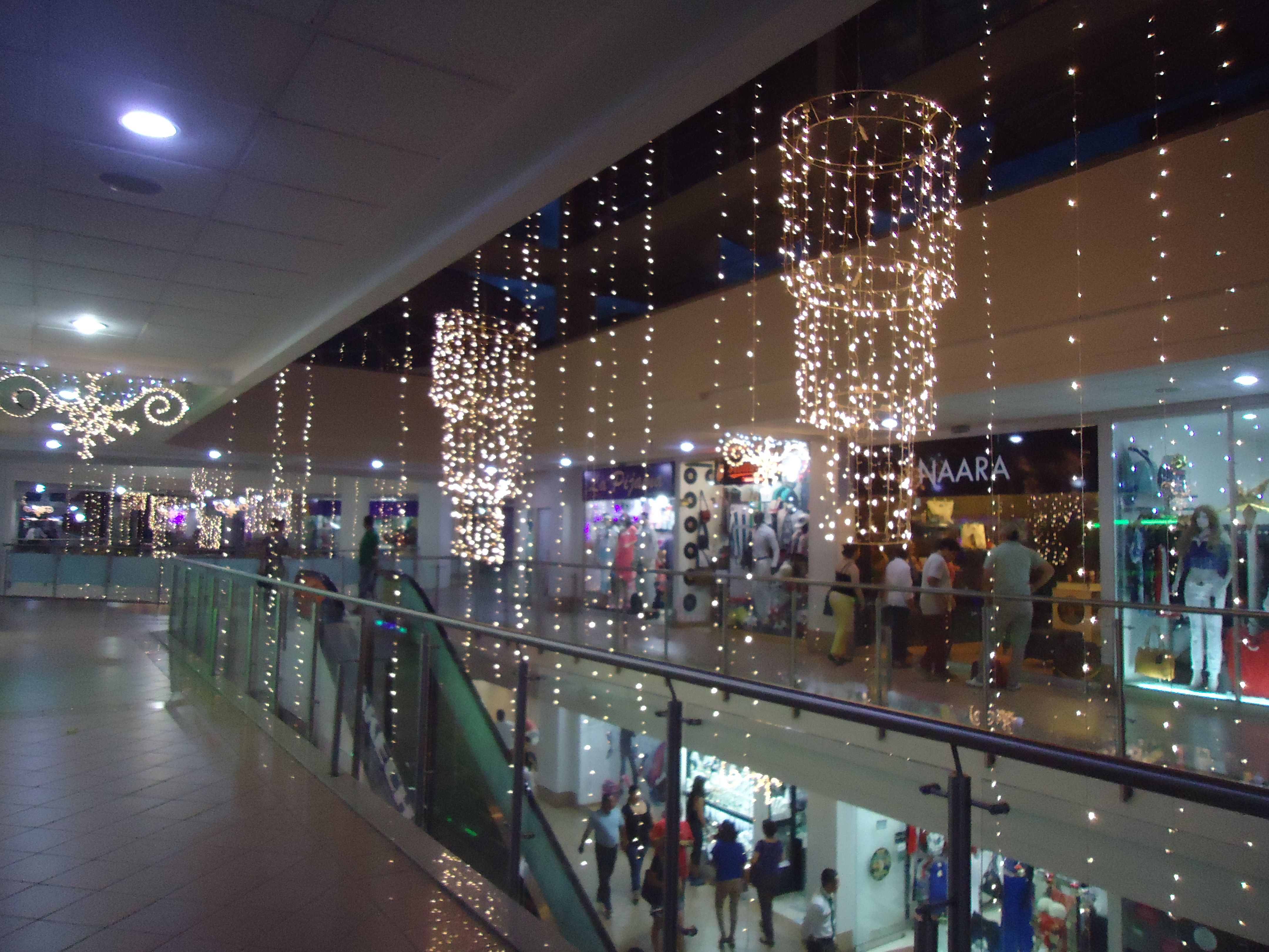 Centro Comercial Acrópolis, por César - Mochilero
