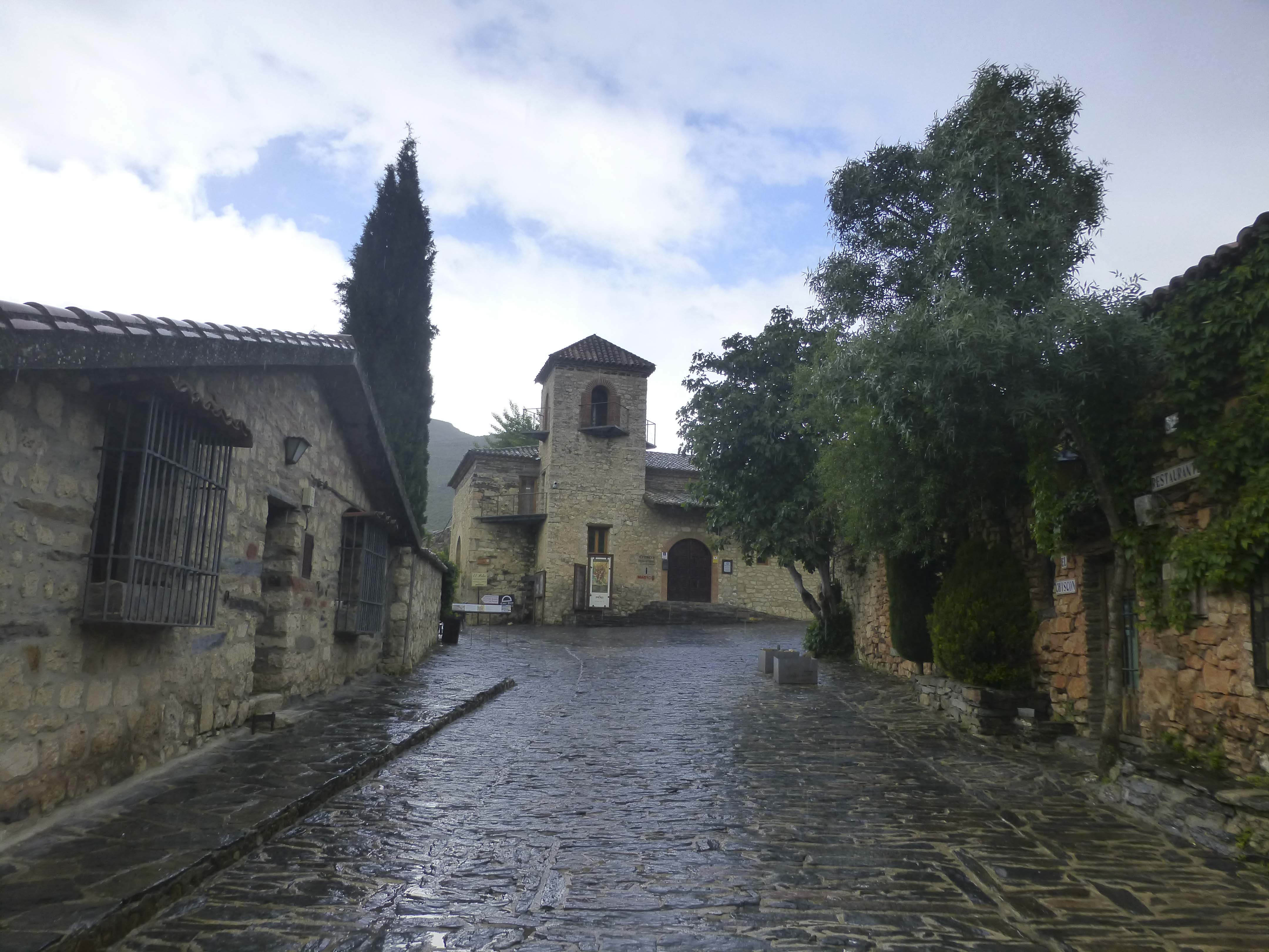 Iglesias de Sierra Norte, un recorrido por su historia y belleza