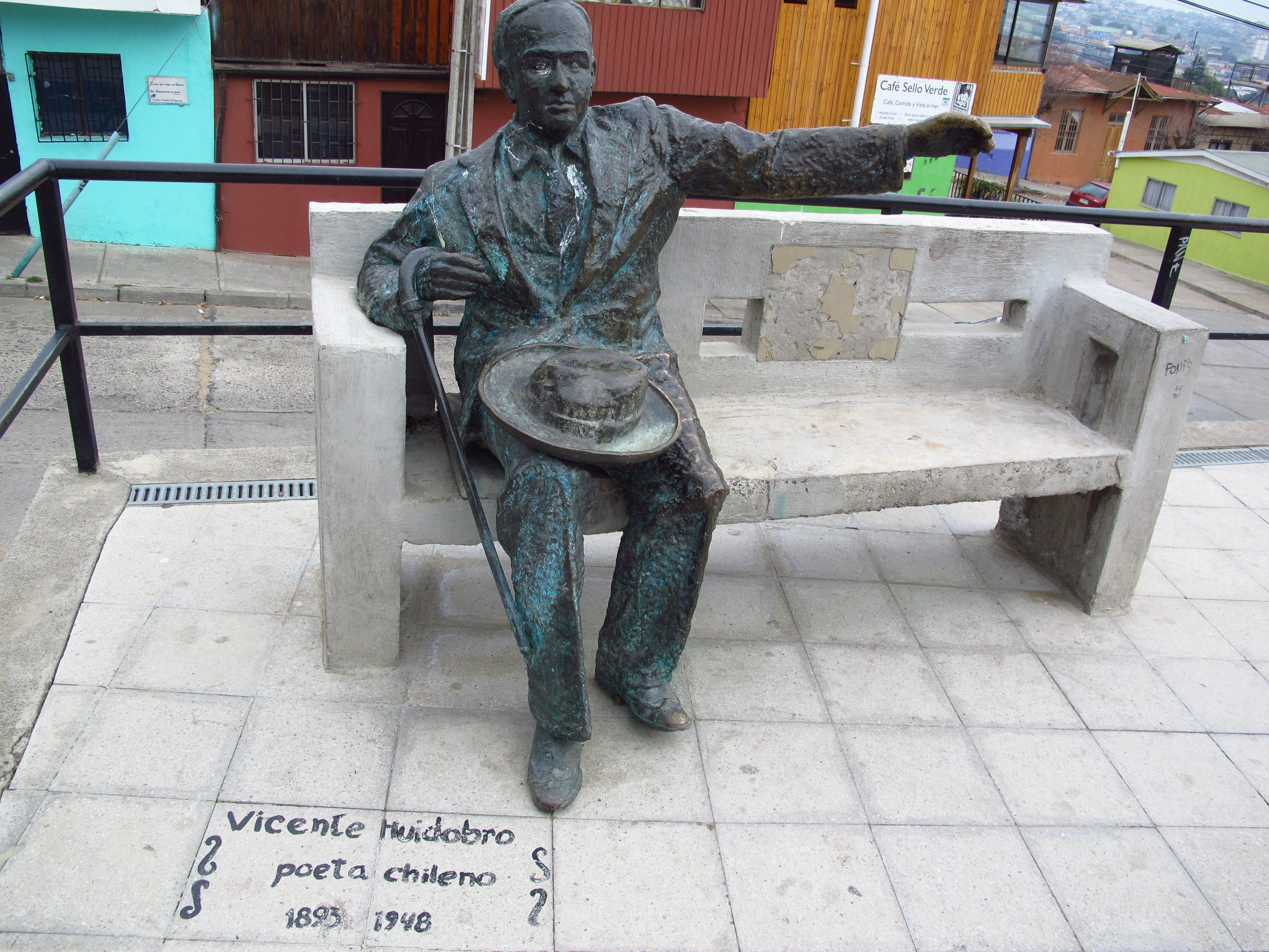 Estátua Vicente Huidobro, por Cleide Isabel