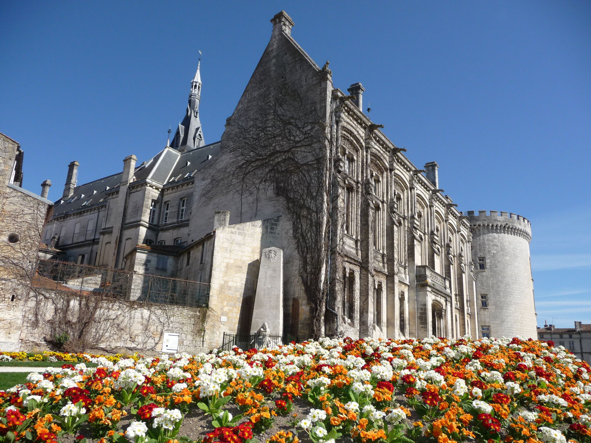 Ayuntamiento de Angouleme, por Office de Tourisme Pays d'Angouleme