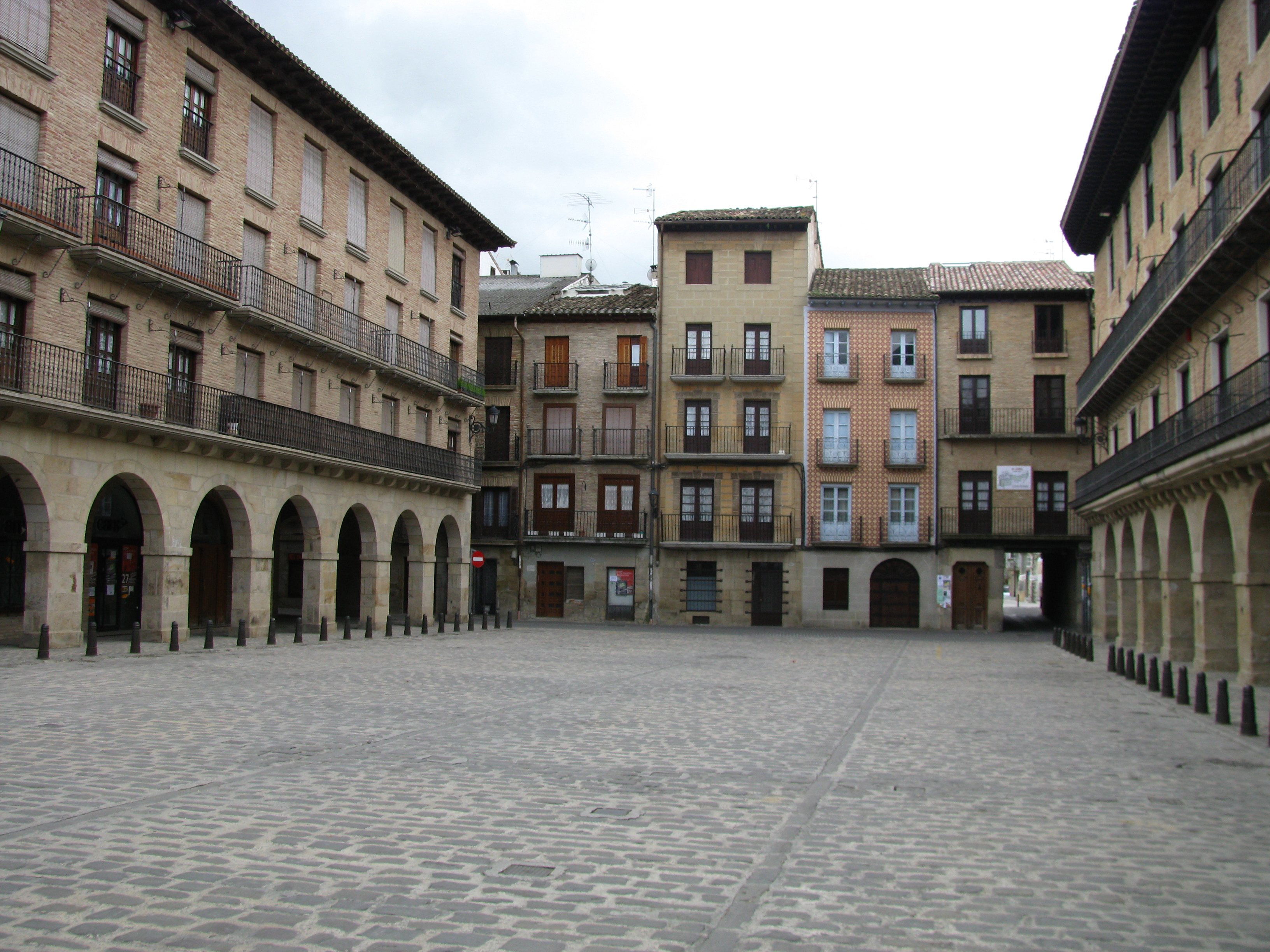 Plaza Julián Mena, por Lonifasiko