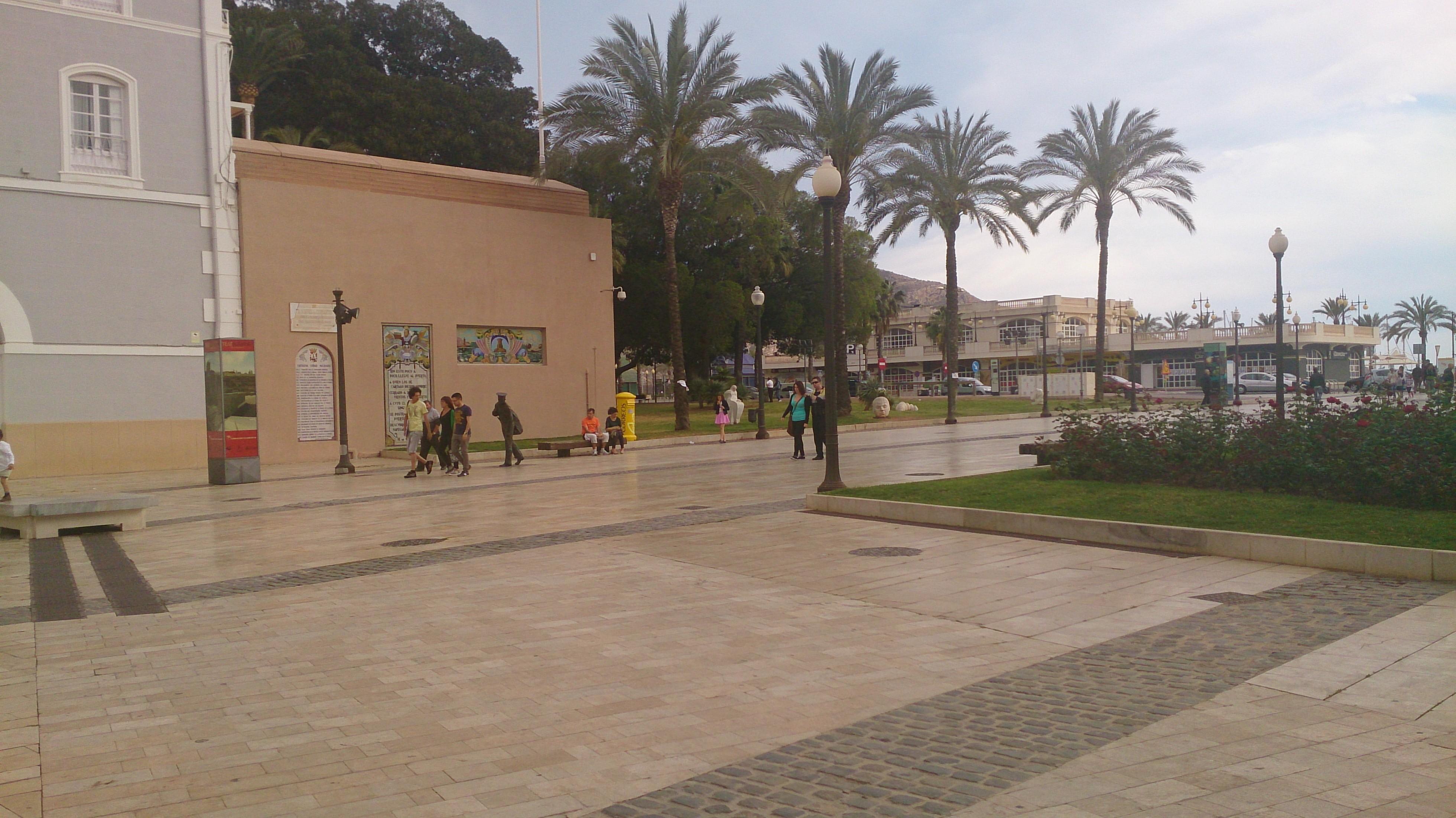 Plaza de los heroes de Cavite y Santiago de Cuba, por Marie & Matt