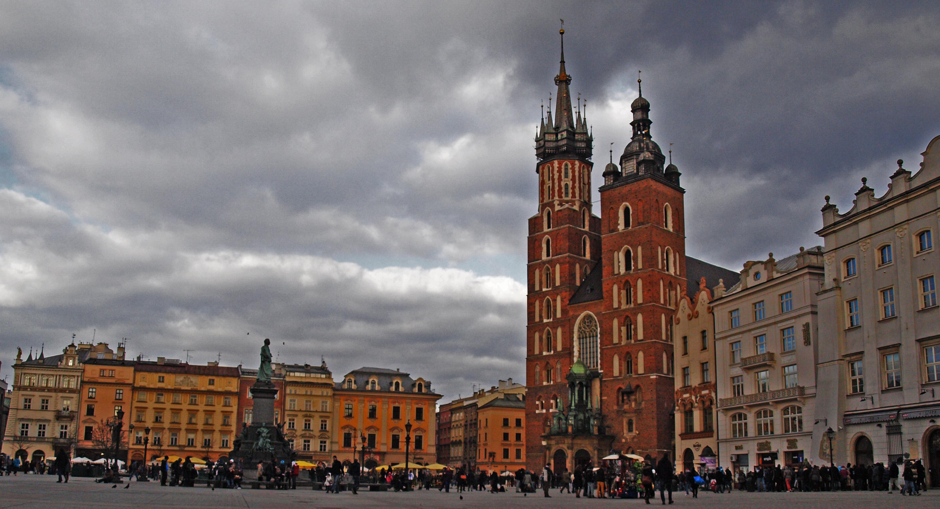 Estatuas en Cracovia: un recorrido por sus monumentos más emblemáticos