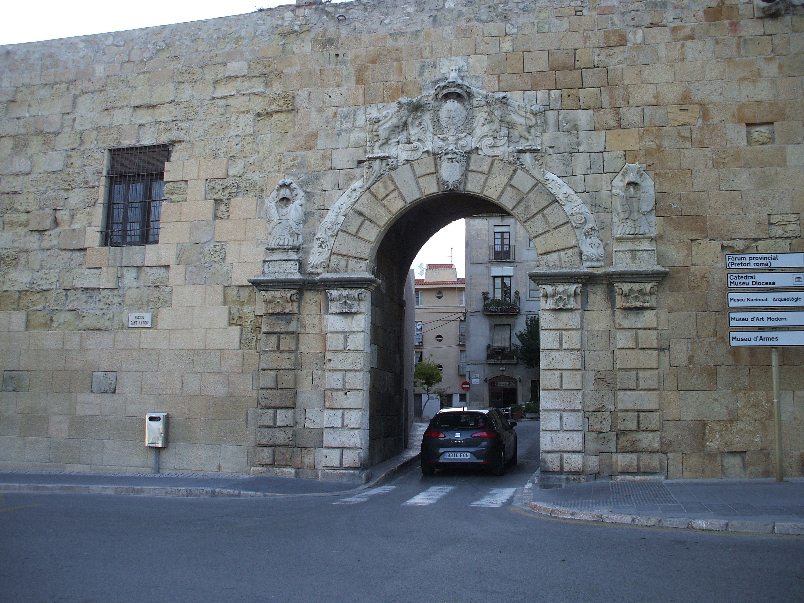 Puerta Sant Antoni, por Paule Jouvin