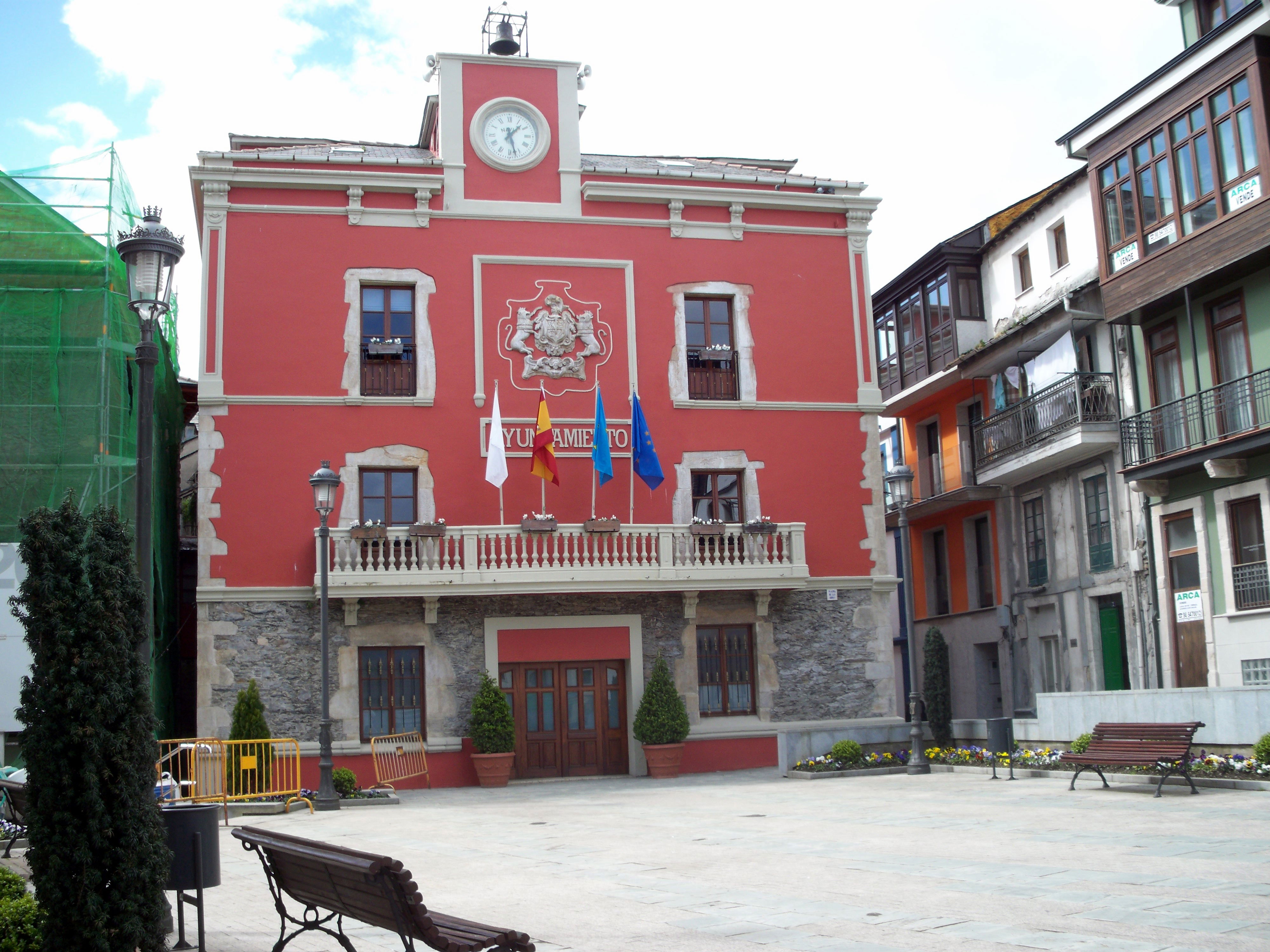 Ayuntamiento de Navia, por Olga