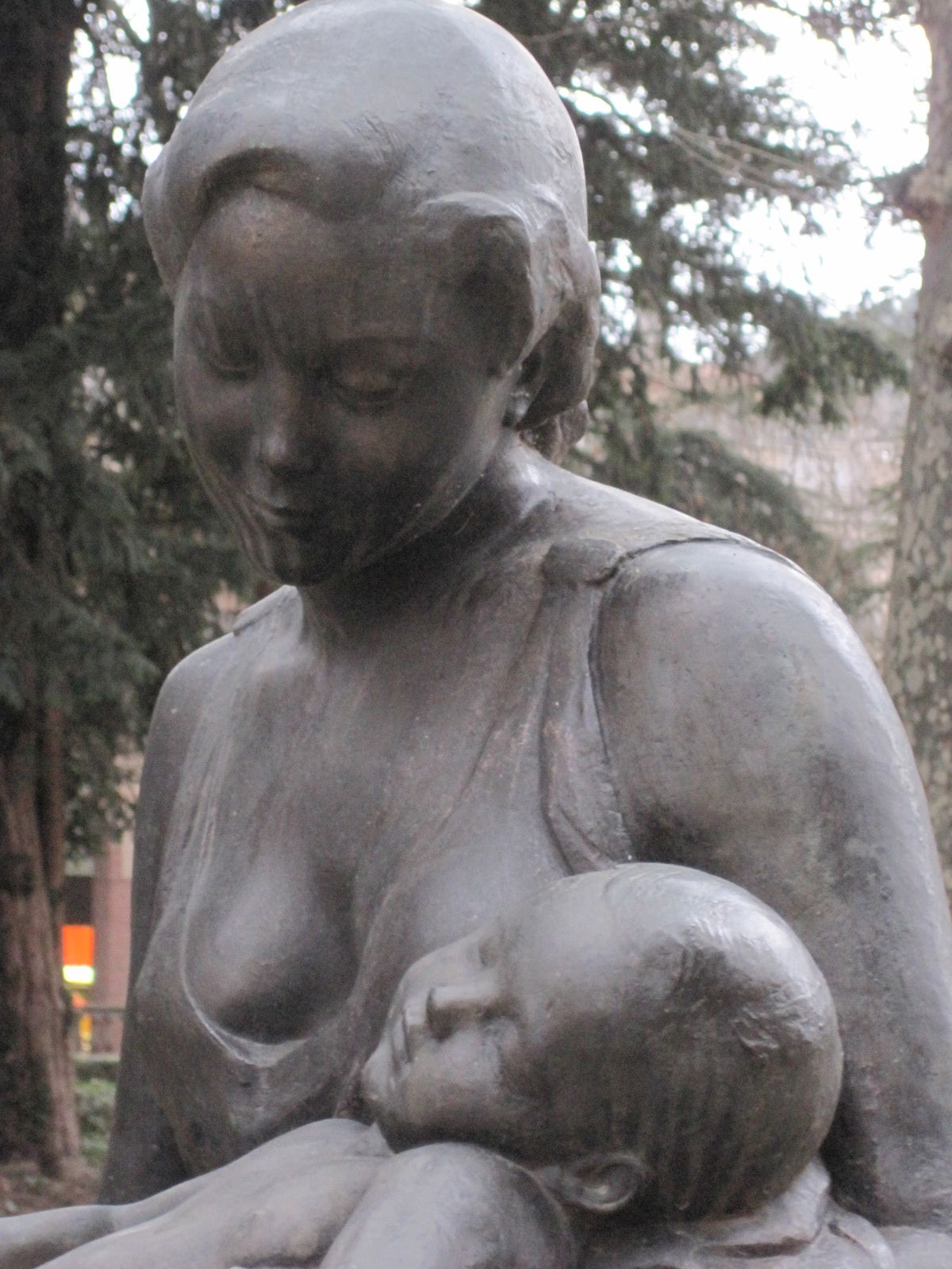 Maternidad en la Plaza Clará, por margsand