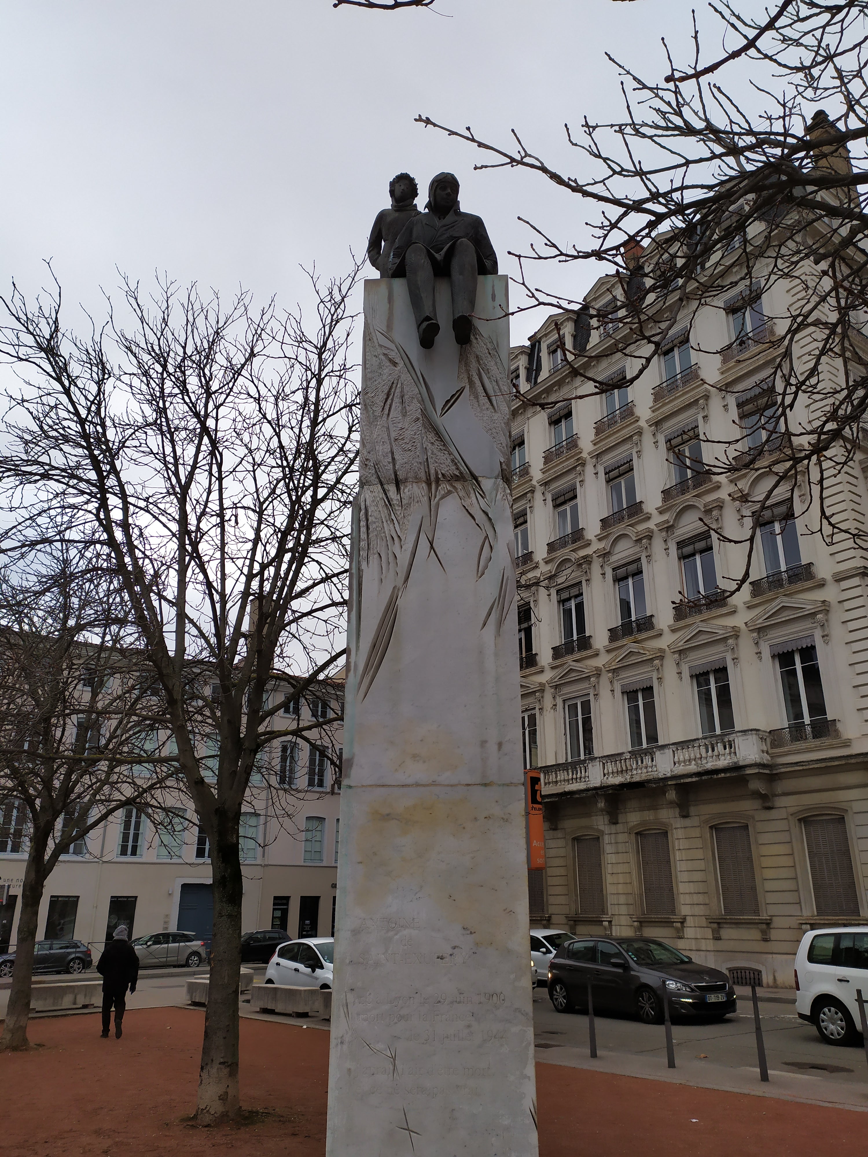 Estatua de Antoine de Saint Exupery, por Carol Vega