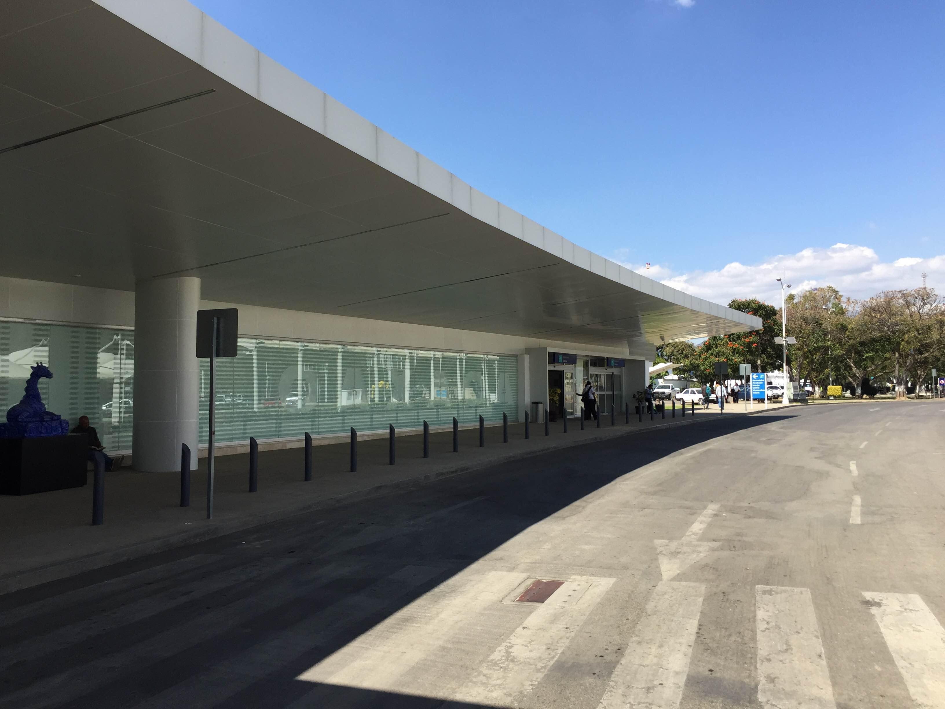 Aeropuerto Internacional de Xoxocotlán (Oaxaca), por Diana Patricia Montemayor Flores
