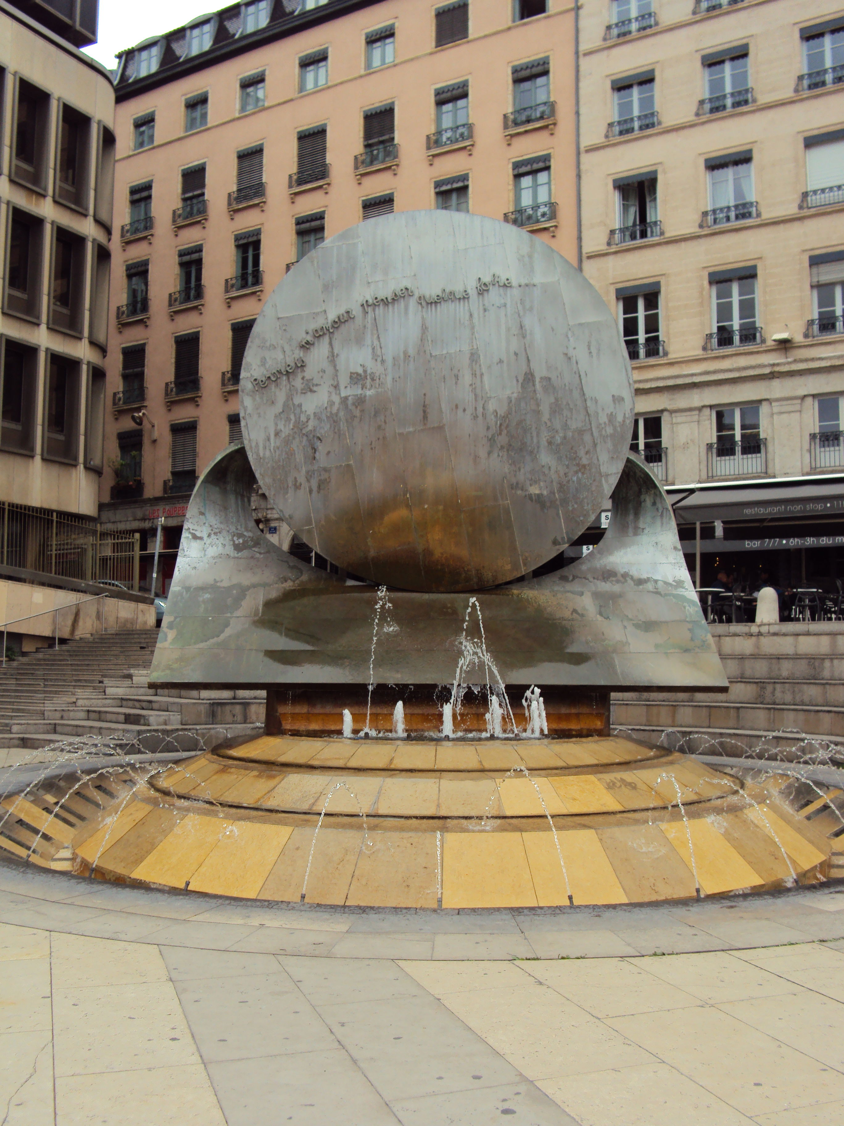 Estatuas en Lyon: Un viaje artístico entre historia y homenaje