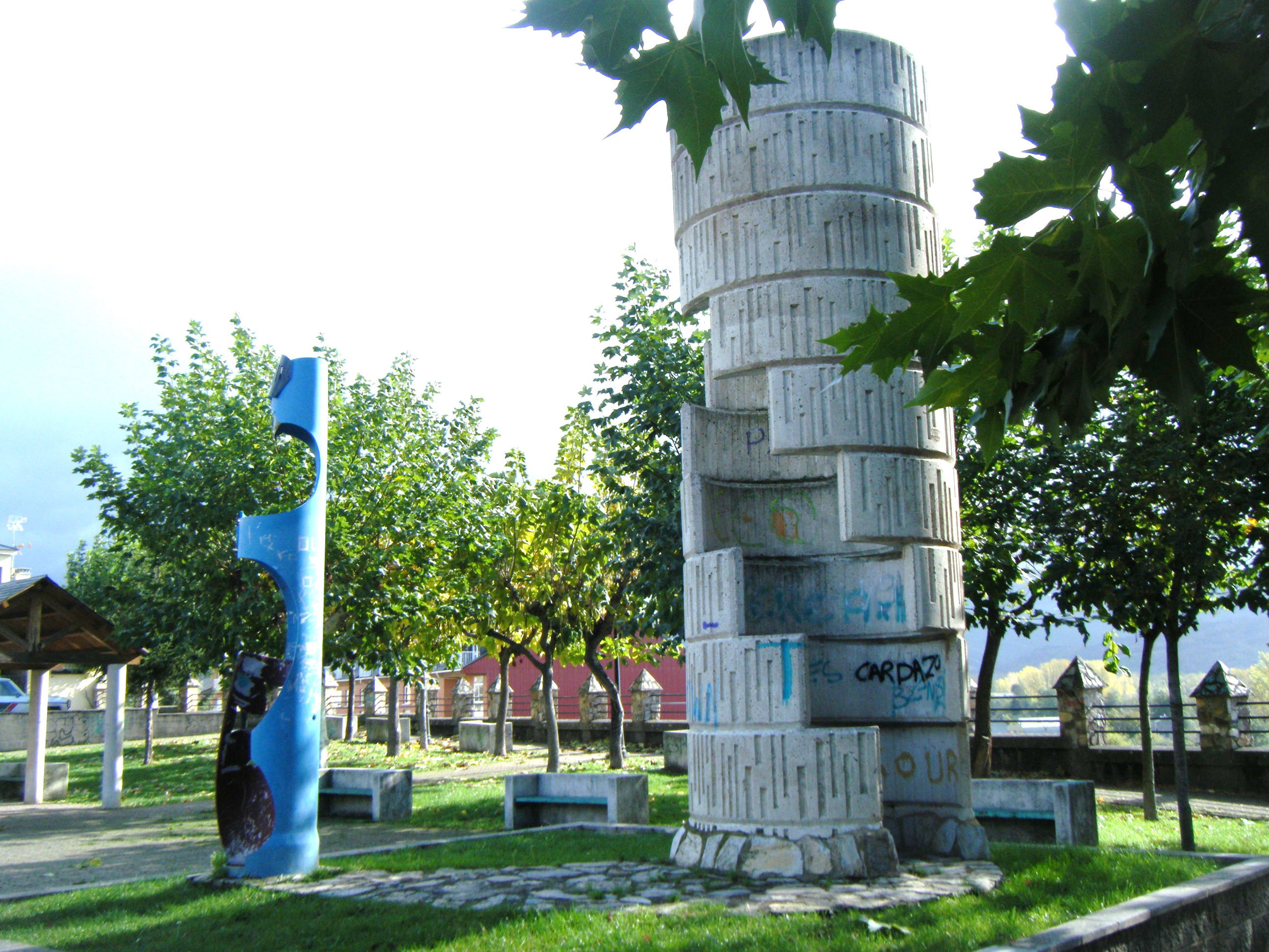 La Torre y el Escudo, por Yoli ChamBa