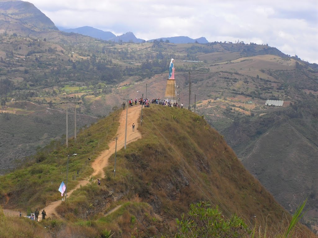 콜롬비아 몬루타 카케자 쿤디나마르카의 버진 힐