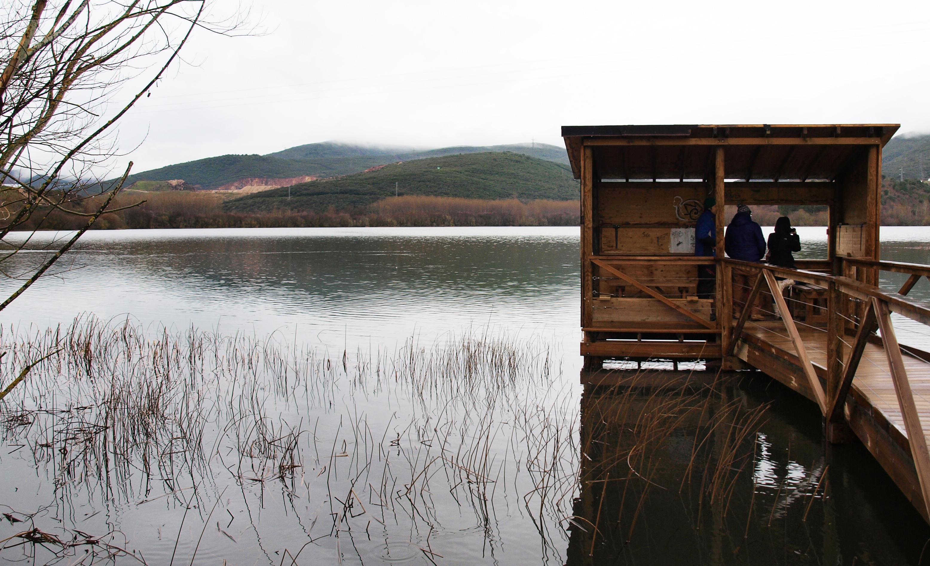 Mirador de aves del Lago Carucedo, por Cristina E Lozano