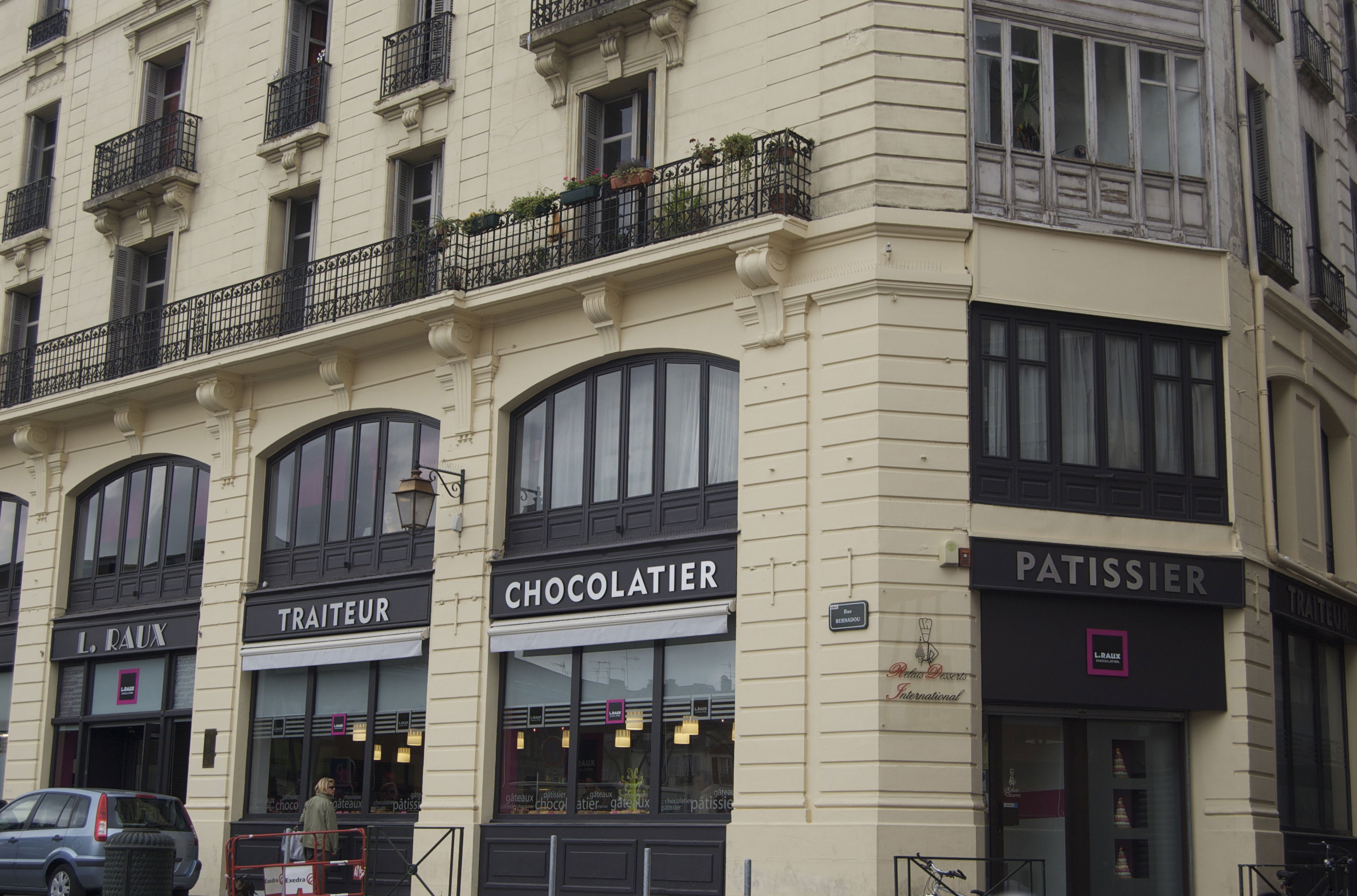 Chocolatero L.Raux, por Simon Robic