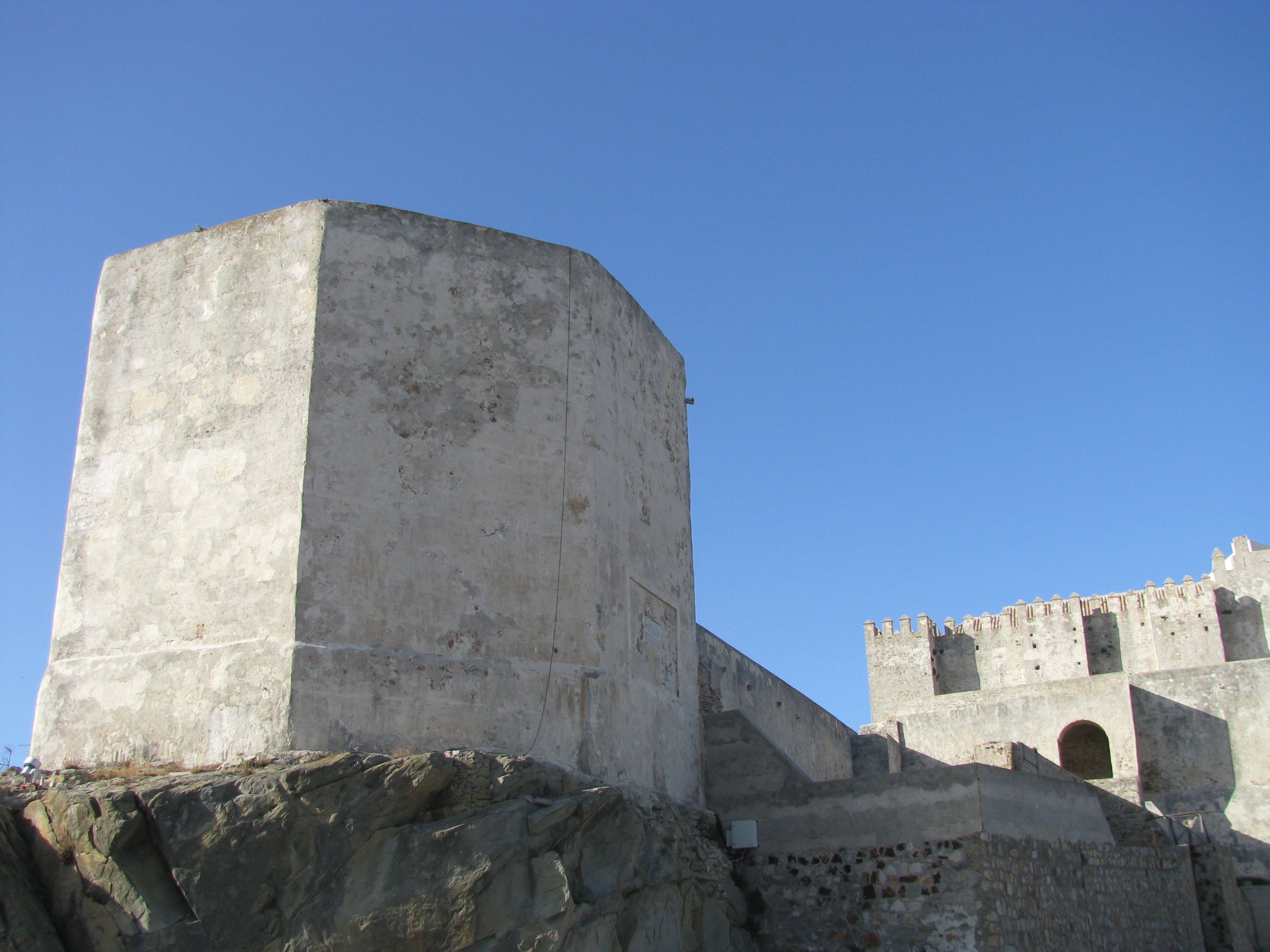 Castillo de Guzmán el Bueno, por Lonifasiko