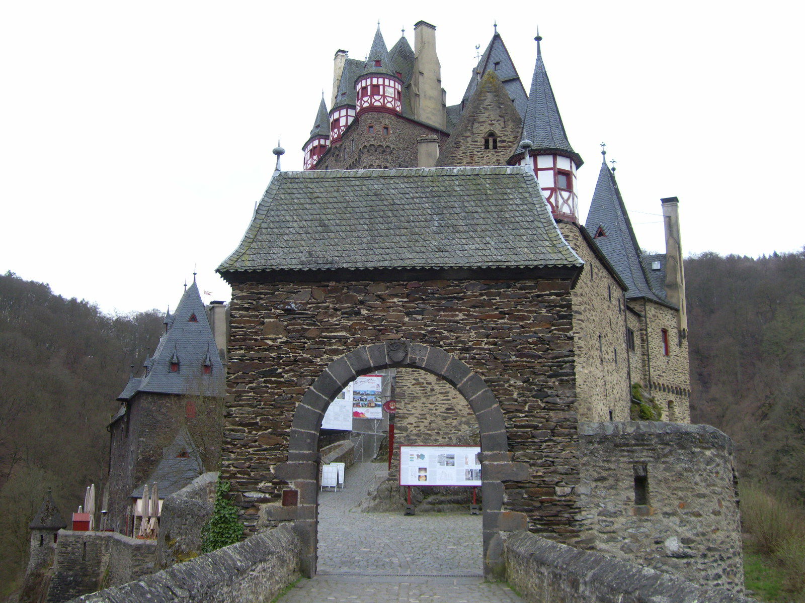 Castillo Eltz, por Taurie