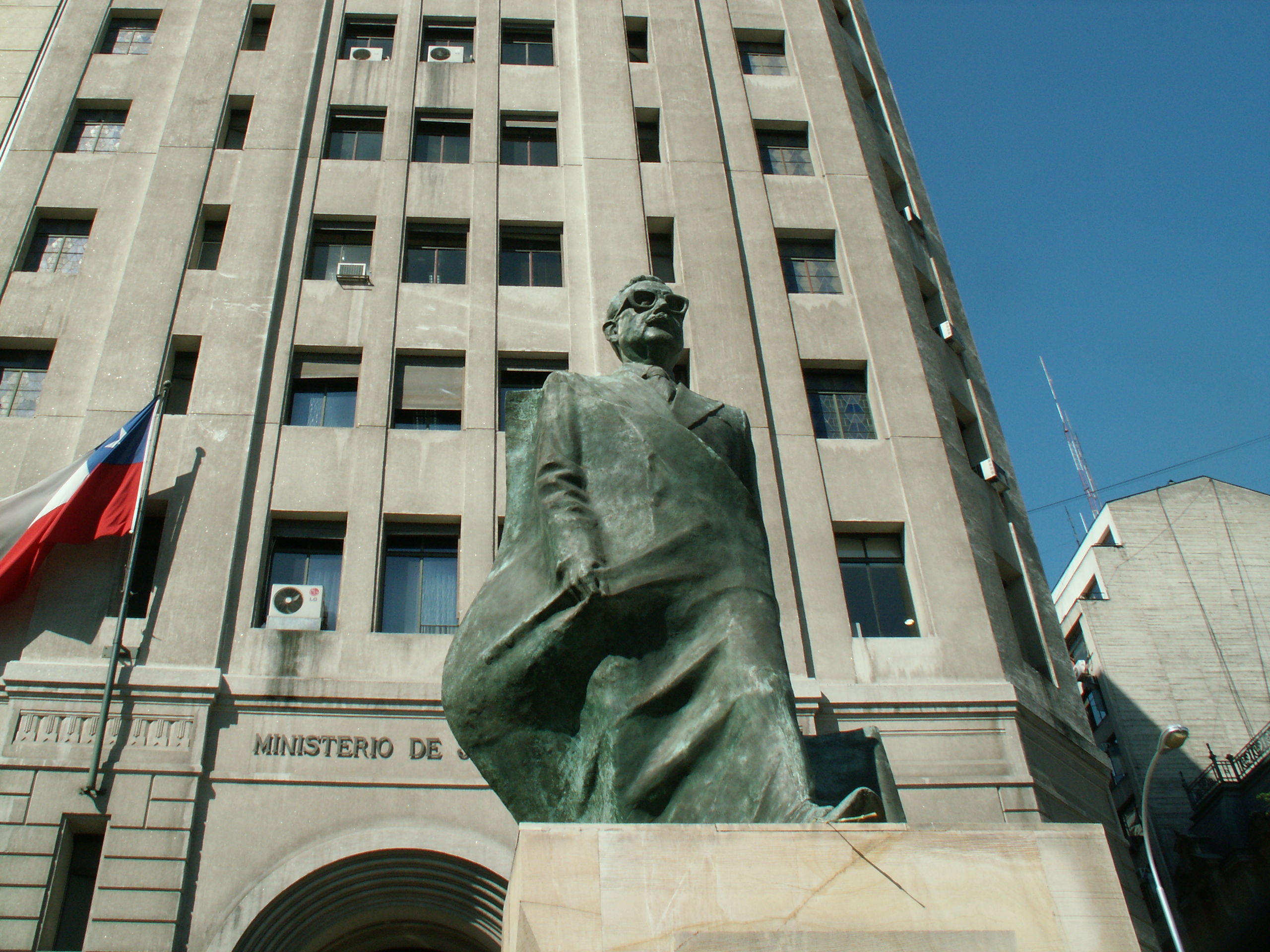 Escultura Salvador Allende, por Marine Castell
