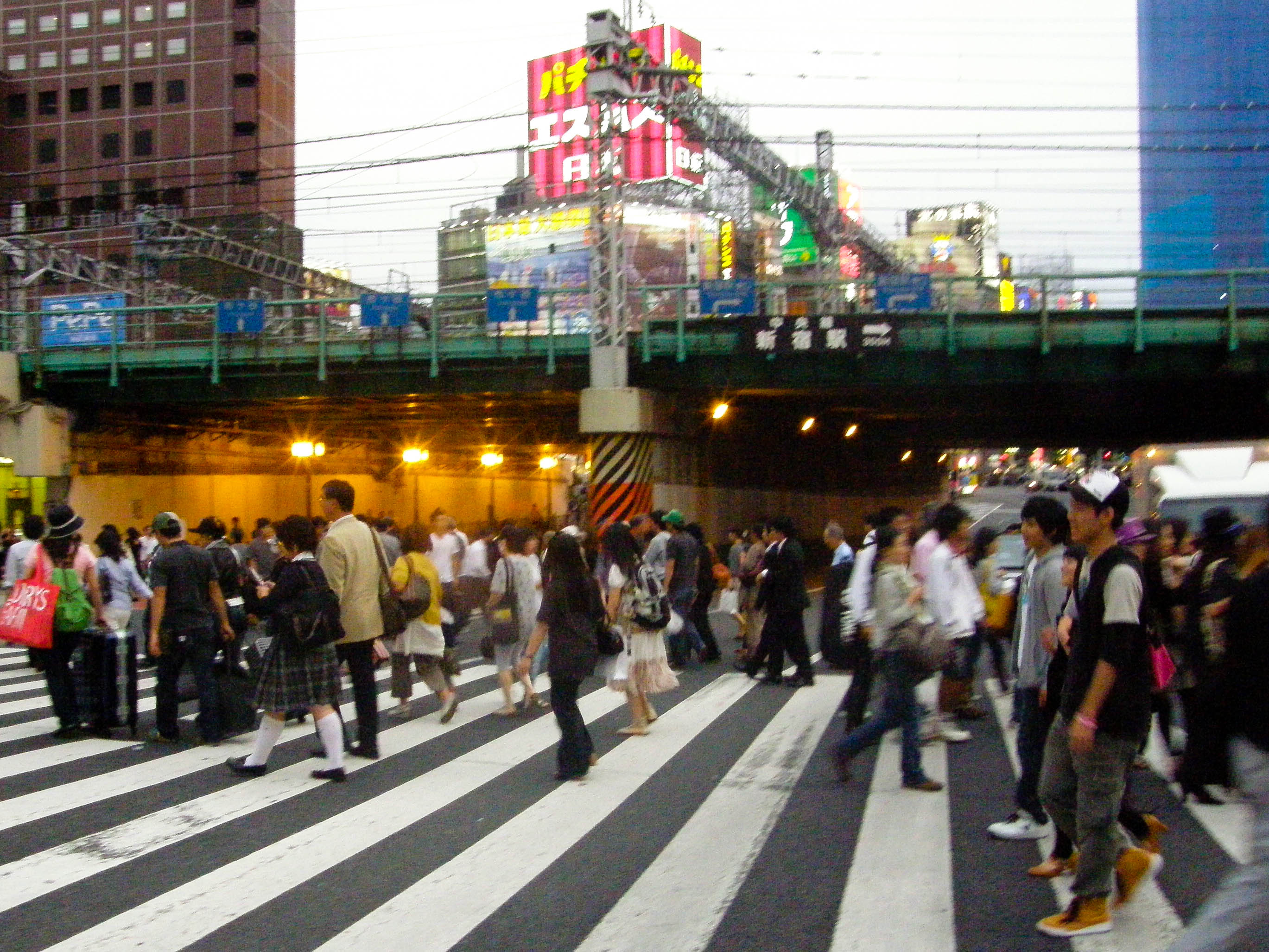 Callejones de Shinjuku, por Millan Dasairas
