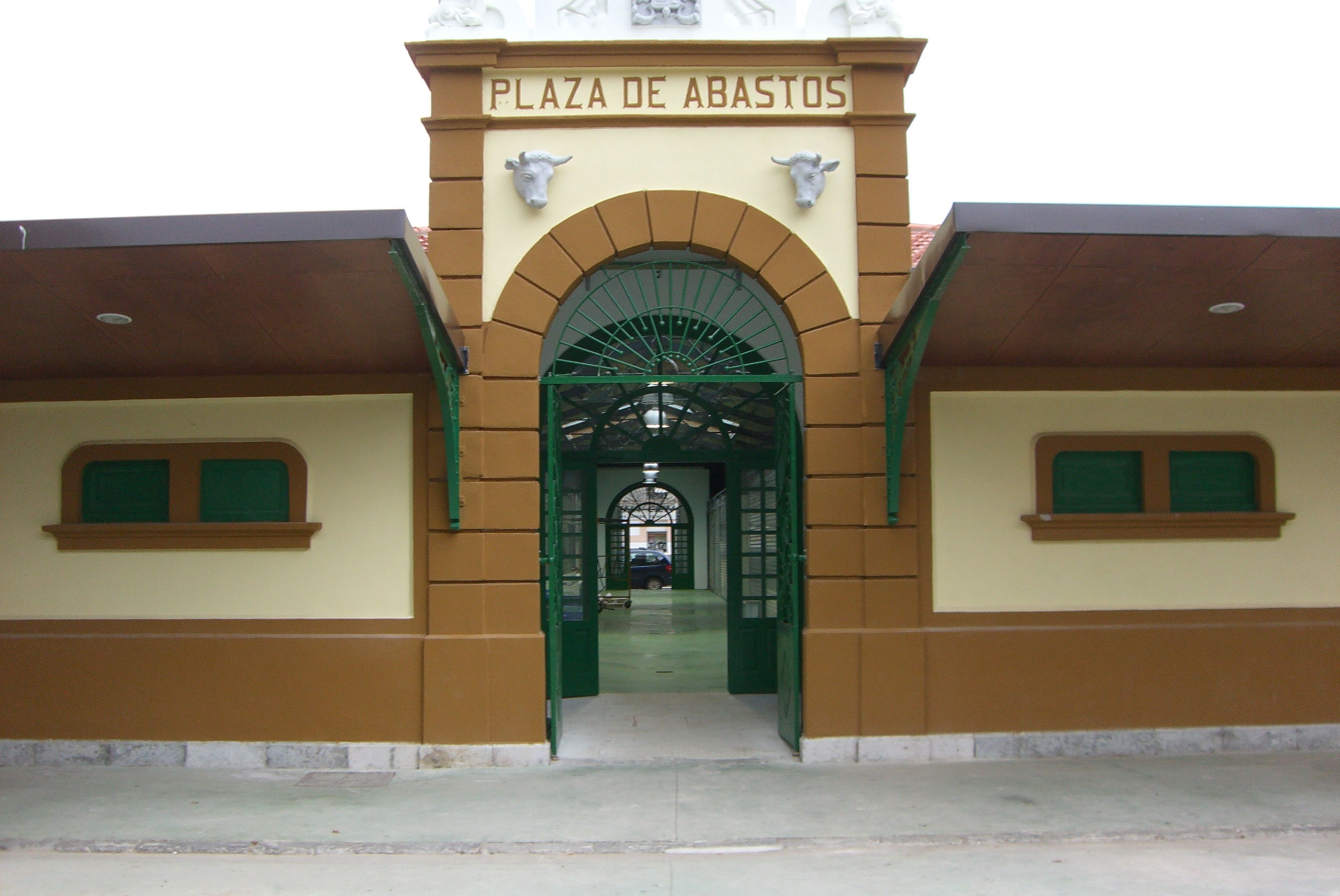 Plaza de Abastos en Santoña, por Rikkupikku