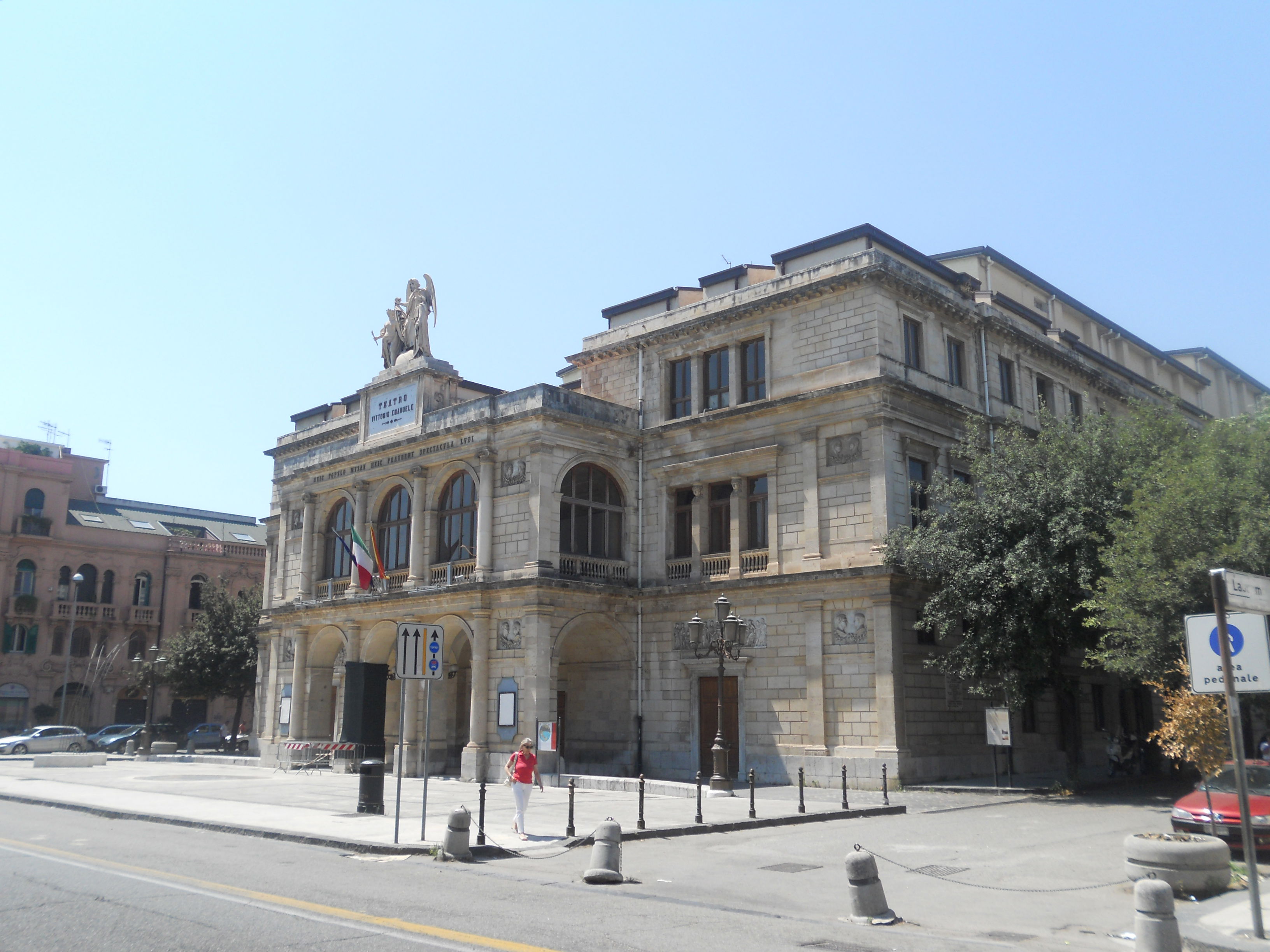 Teatro Comunale, por Azzonzo