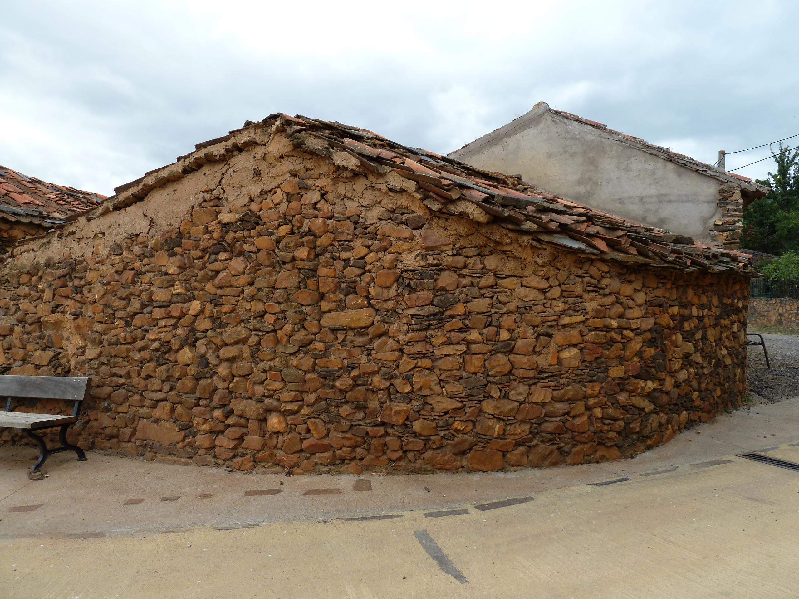 Ruta por los pueblos amarillos, rojos y negros, por Marina