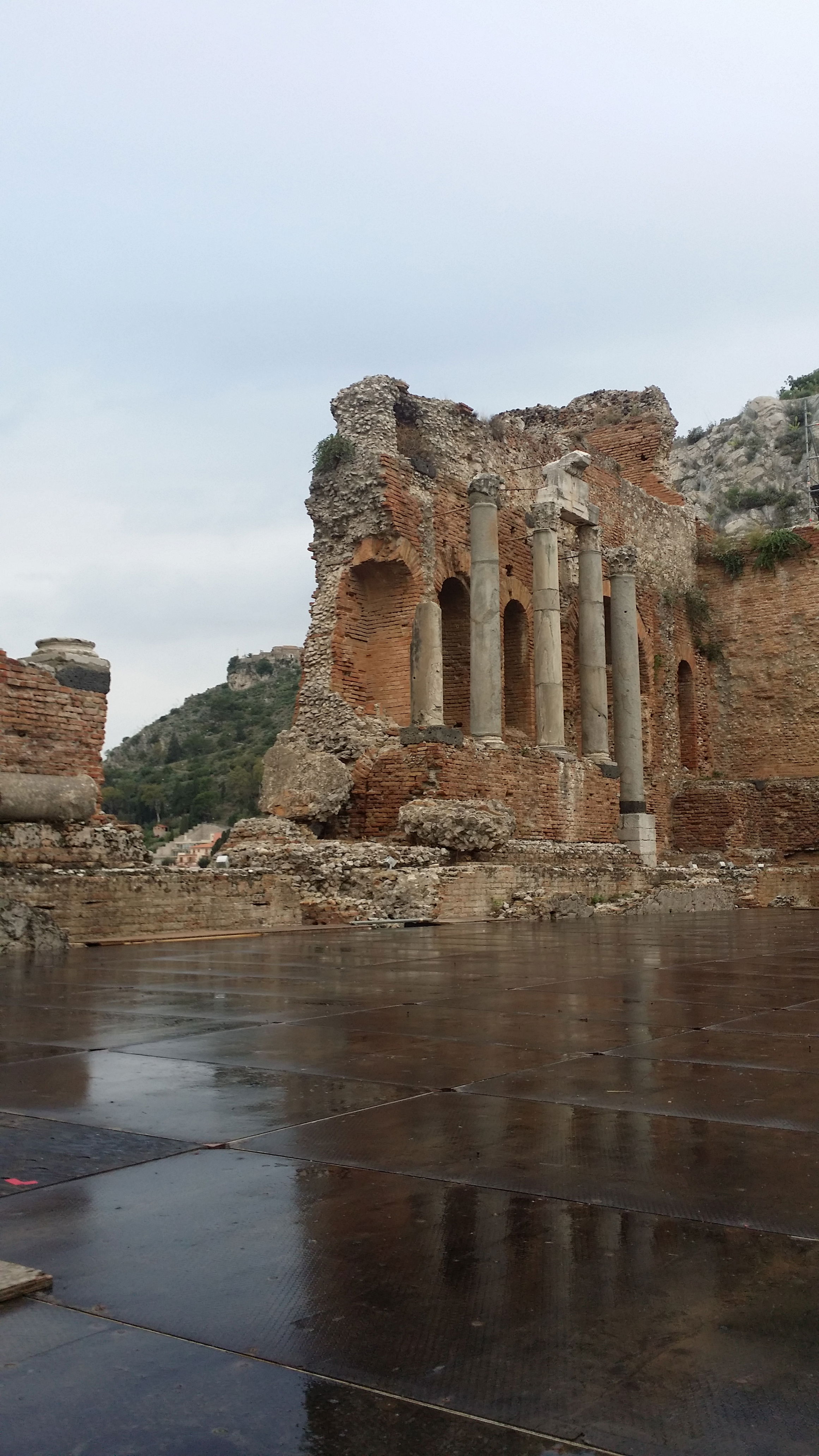 Ruinas, por Marisa Buenaposada