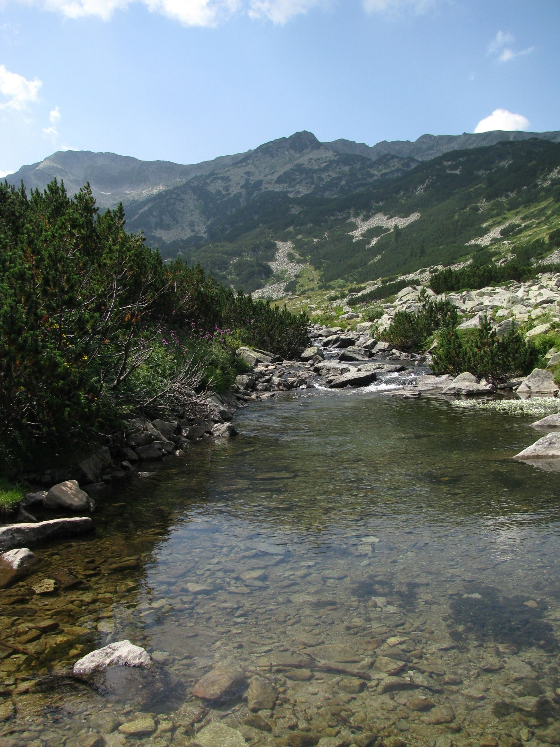 Lago Okoto, por Lonifasiko