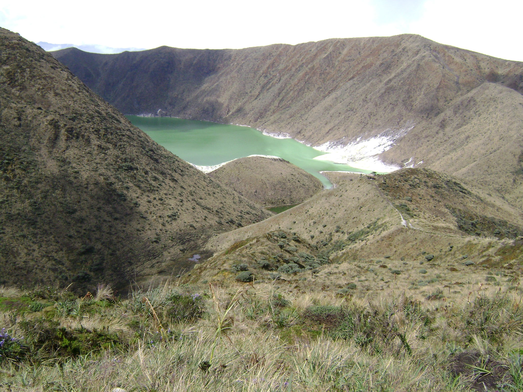 Laguna Verde en el crater del Volcán Azufral, por Badabilen Gizona