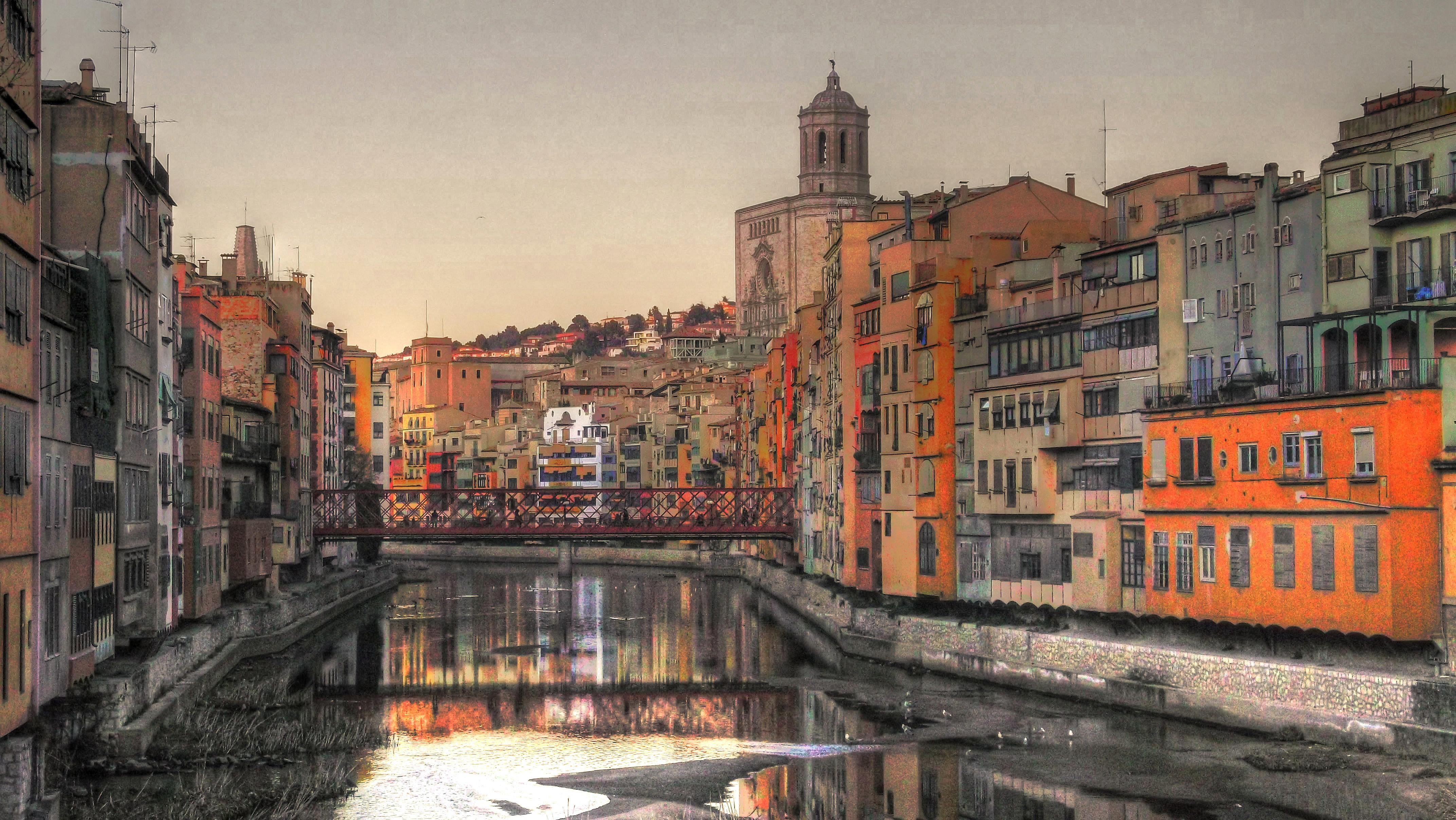 Casas sobre el río Oñar en Girona: y 63 fotos