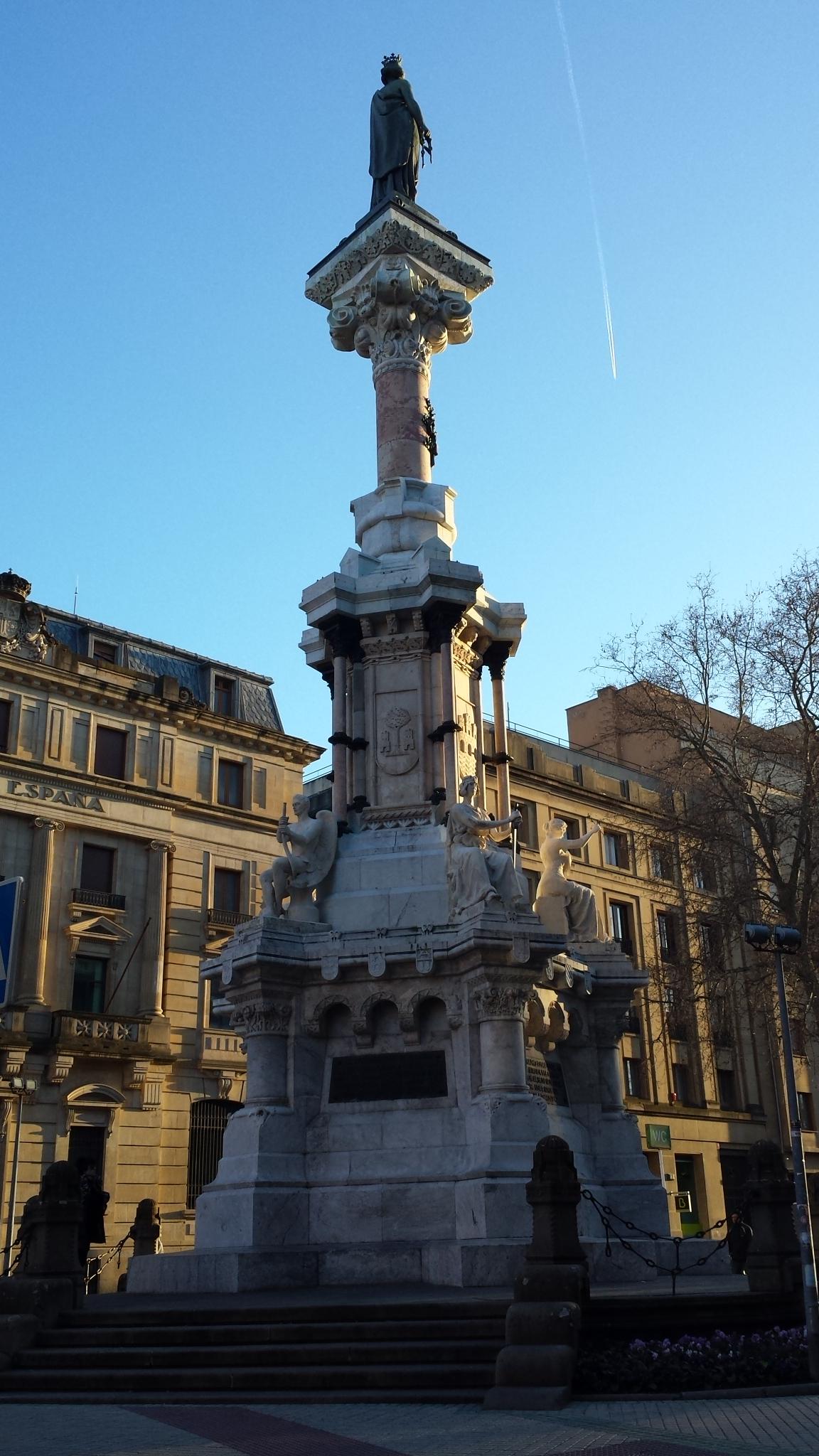 Monumento a los Fueros, por Eduardo Gómez de la Mata
