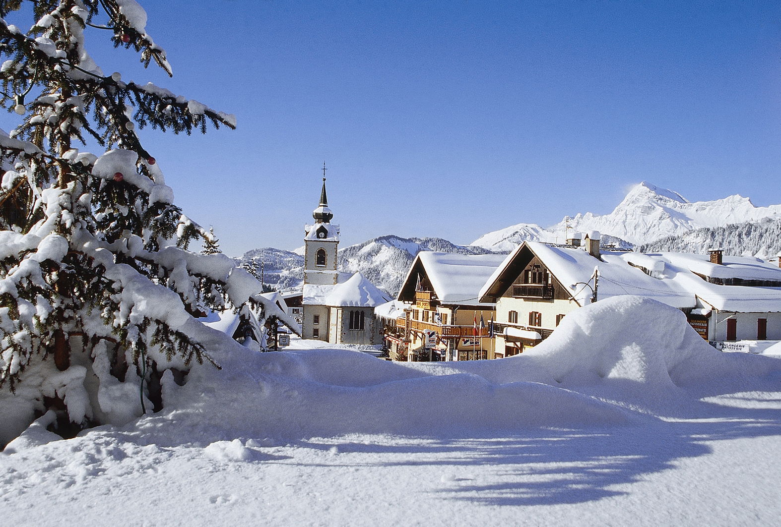 Notre Dame de Bellecombe, por Stations de ski