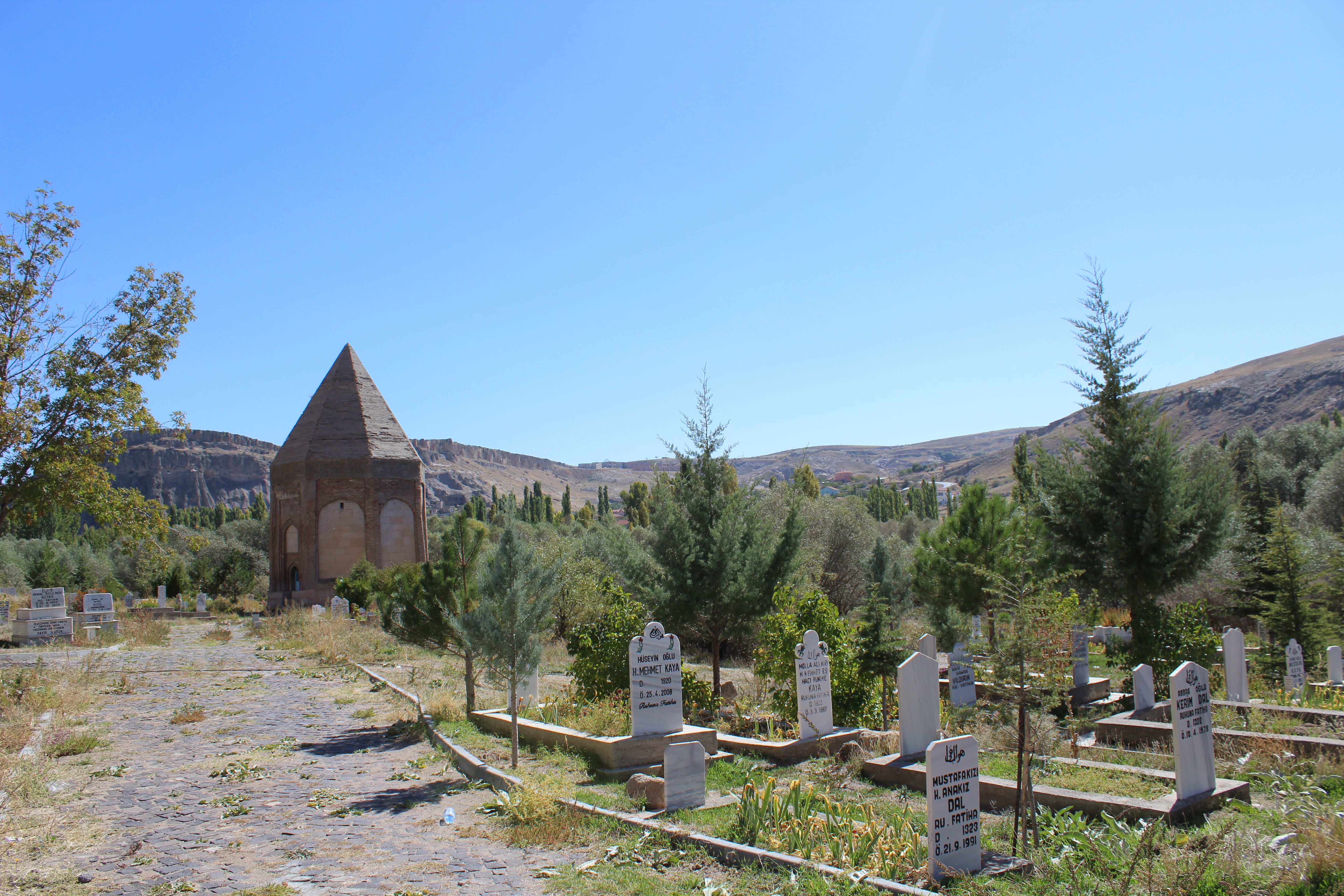 Cementerios en Turquía: un viaje a la memoria y la historia oculta