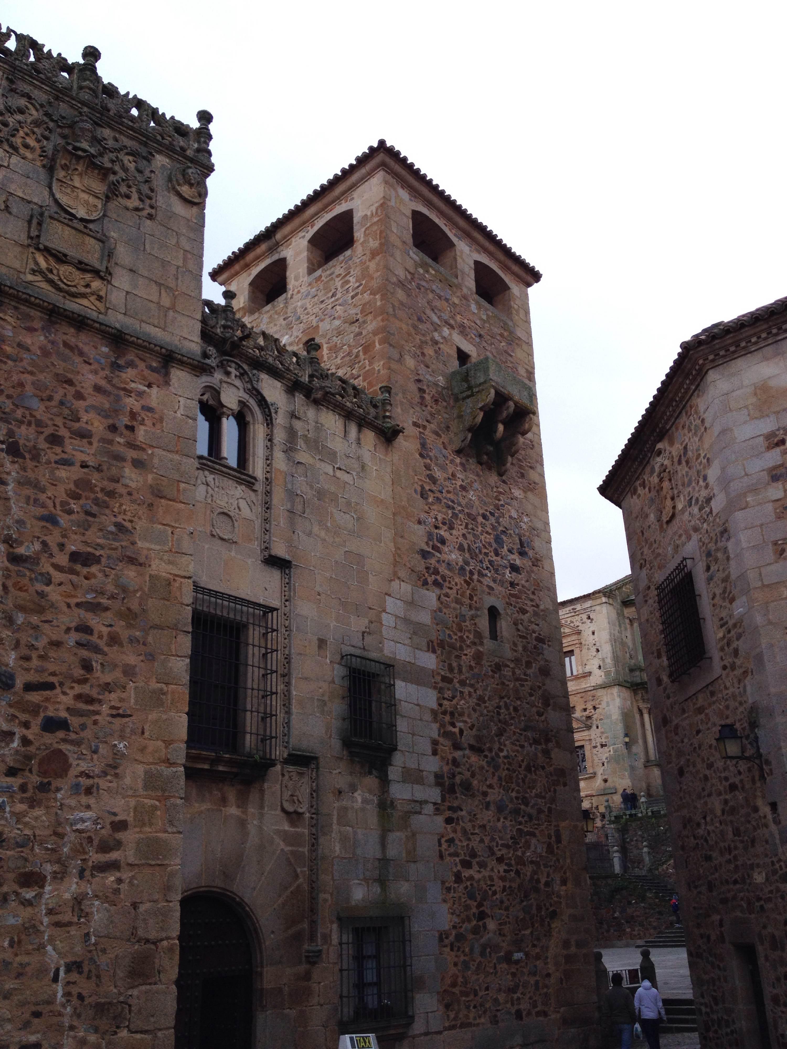 Palacios de Cáceres que reflejan la historia y el esplendor de la ciudad