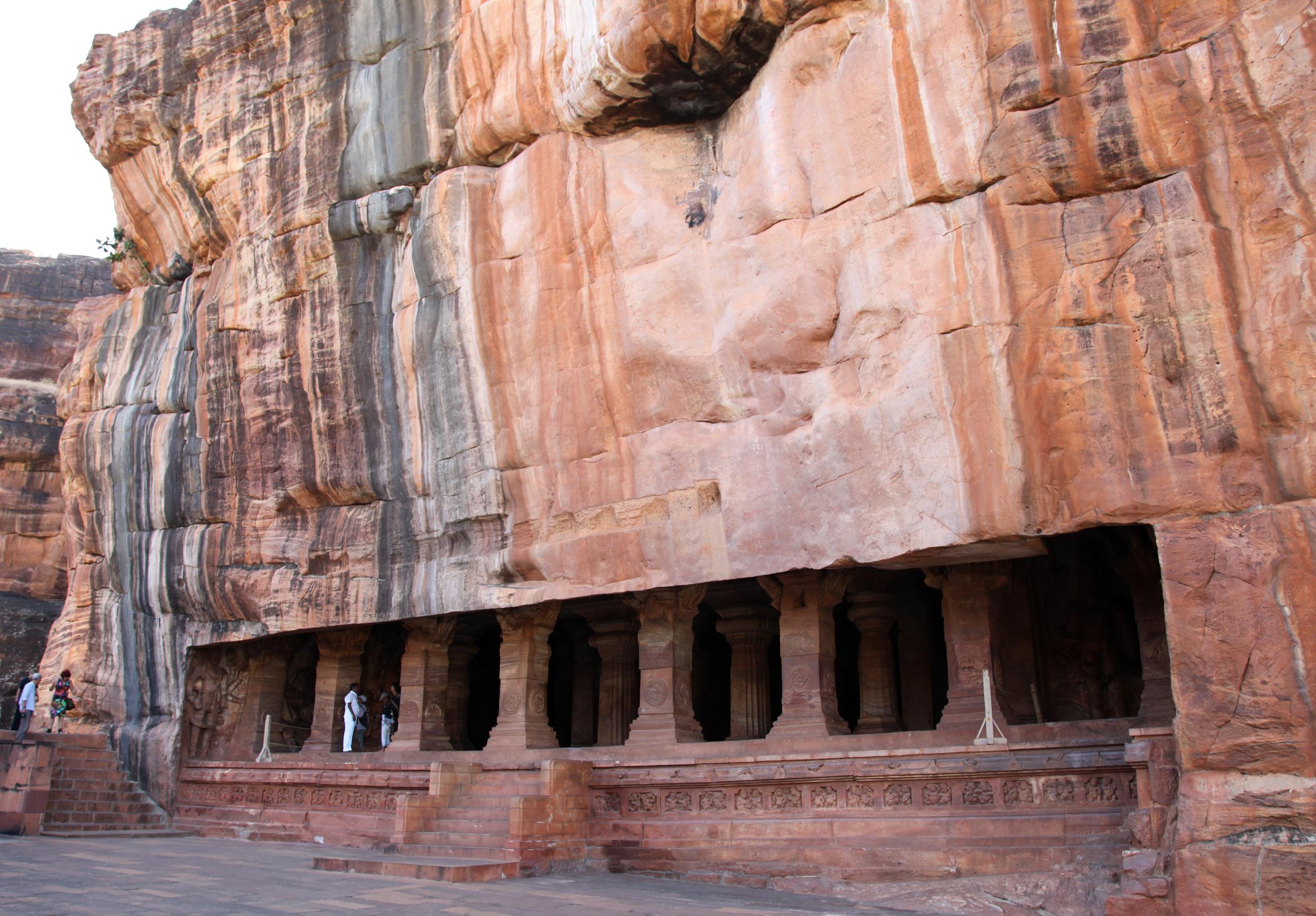 Cueva Paravasudeva, por GERARD DECQ