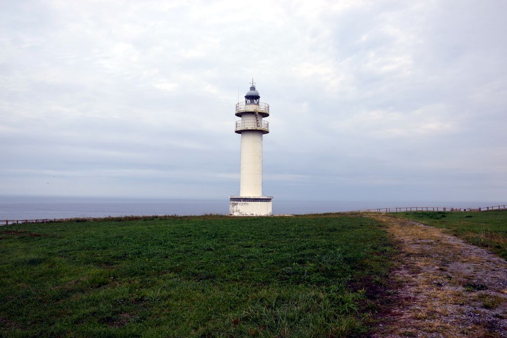 Faro Cabo de Ajo, por Regina Fernández