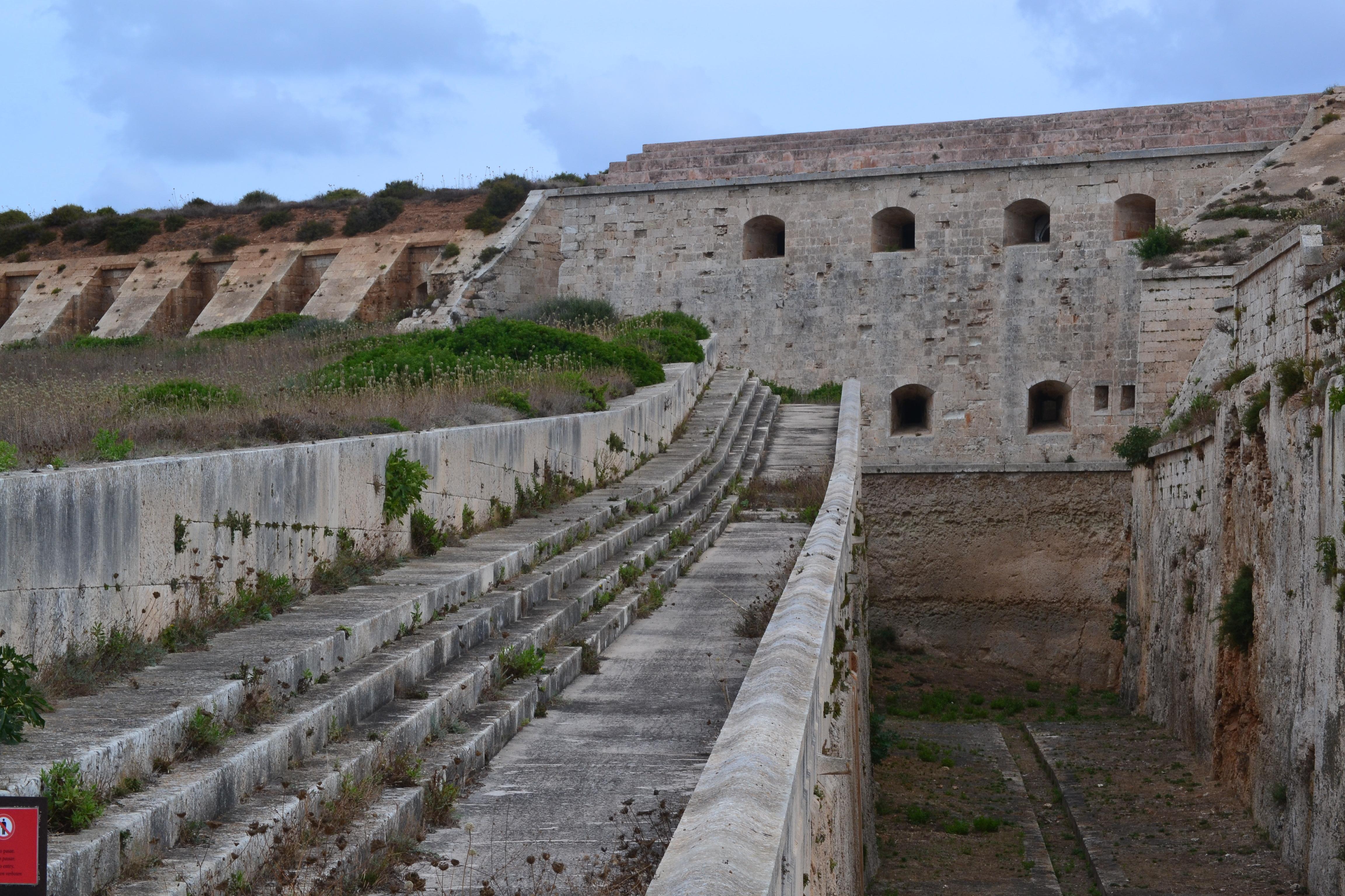 Descubre los impresionantes monumentos históricos de Menorca