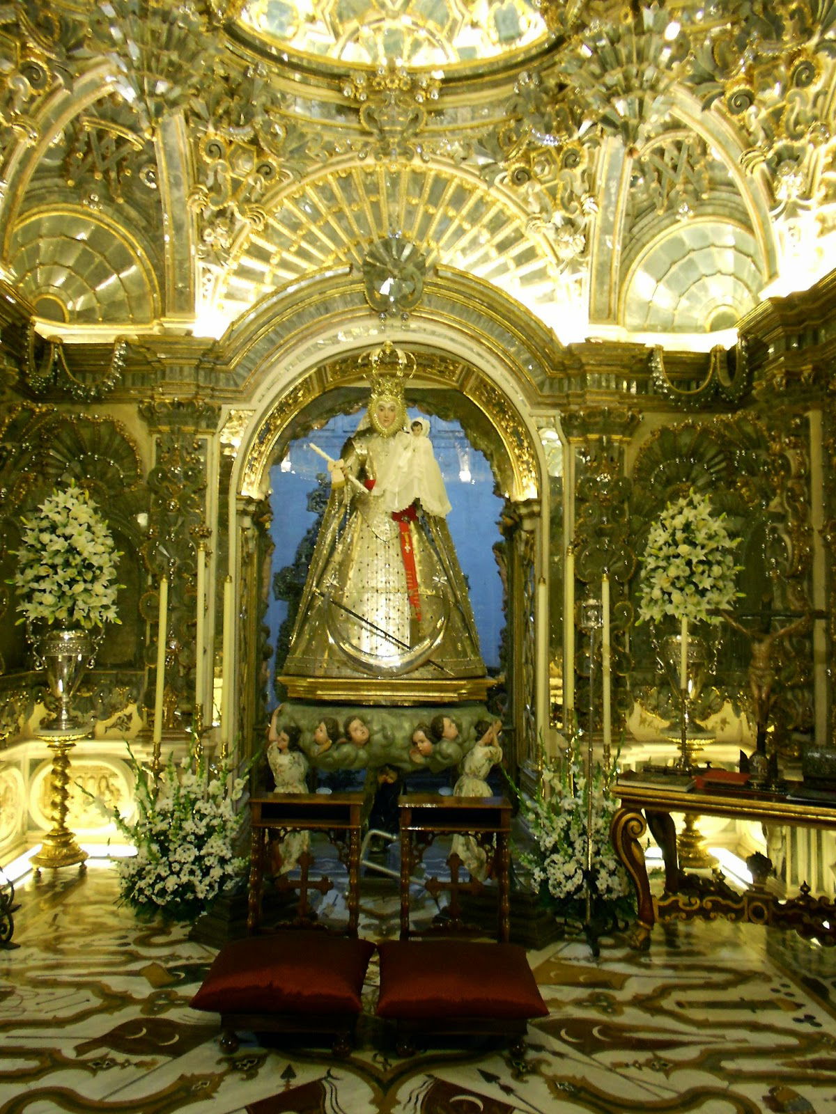 Camarín Virgen del Rosario - Granada, por Archicofradía del Santísimo Rosario
