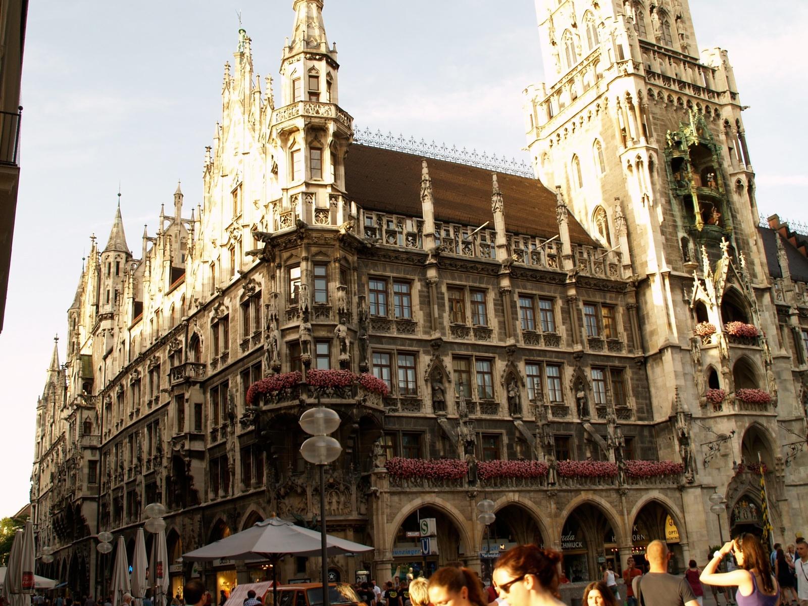 Ayuntamiento nuevo - Neues Rathaus, por María Carmen García Moraleda